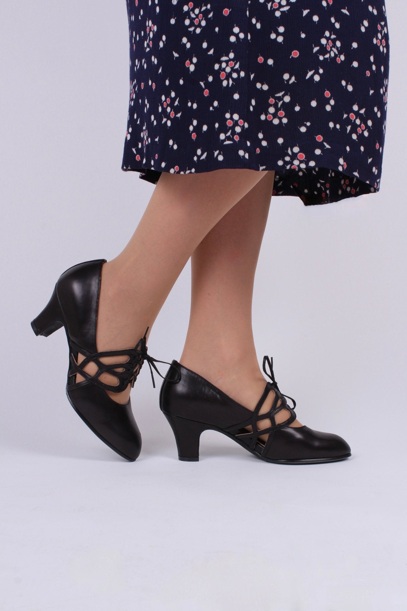 1930s everyday lace-up pumps - black - Eva