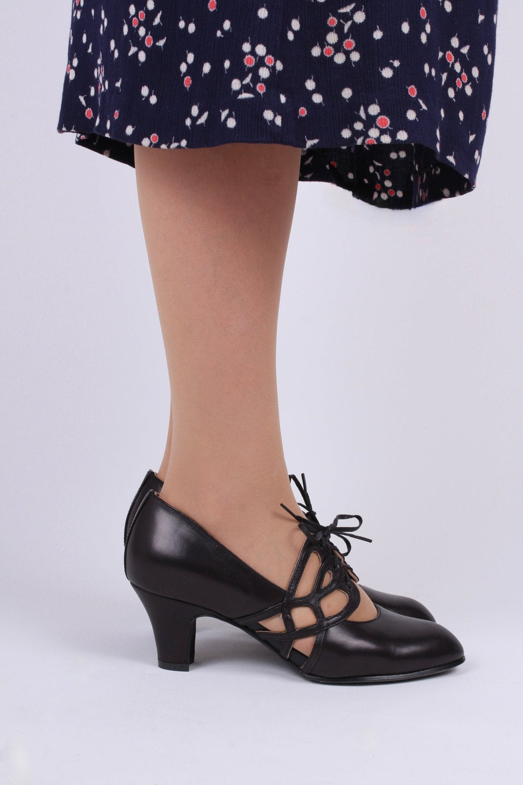 1930s everyday lace-up pumps - black - Eva