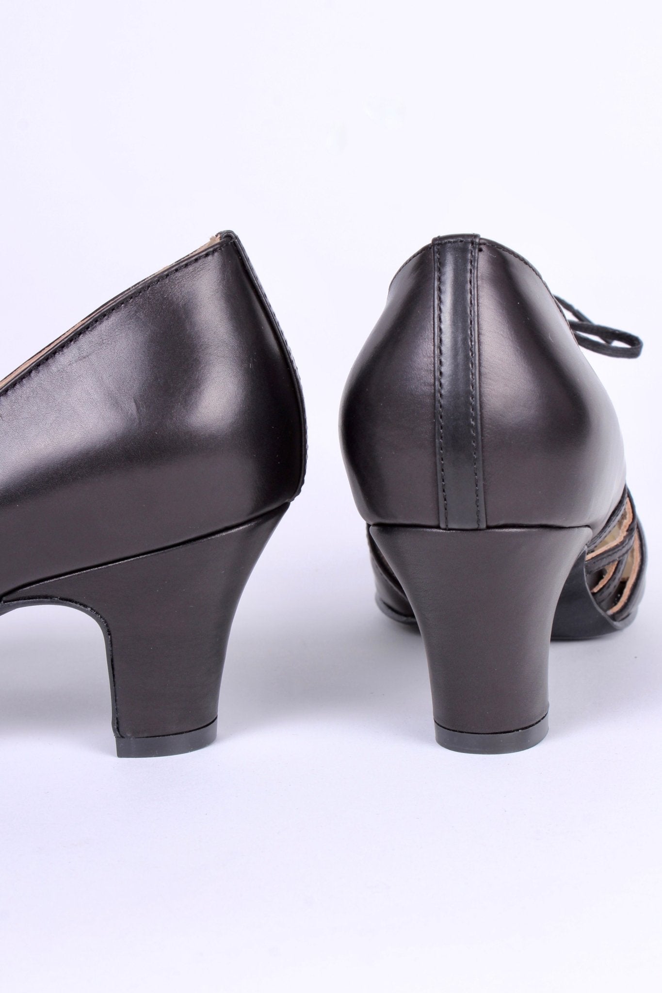 1930s everyday lace-up pumps - black - Eva