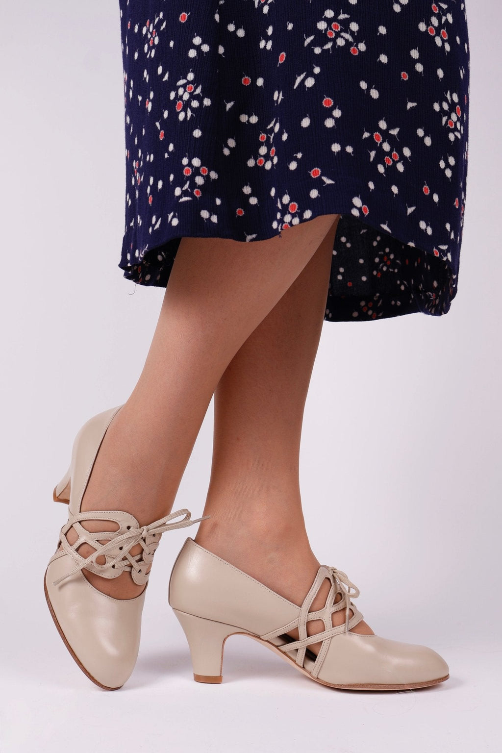 1930s everyday lace-up pumps- Off White - Eva