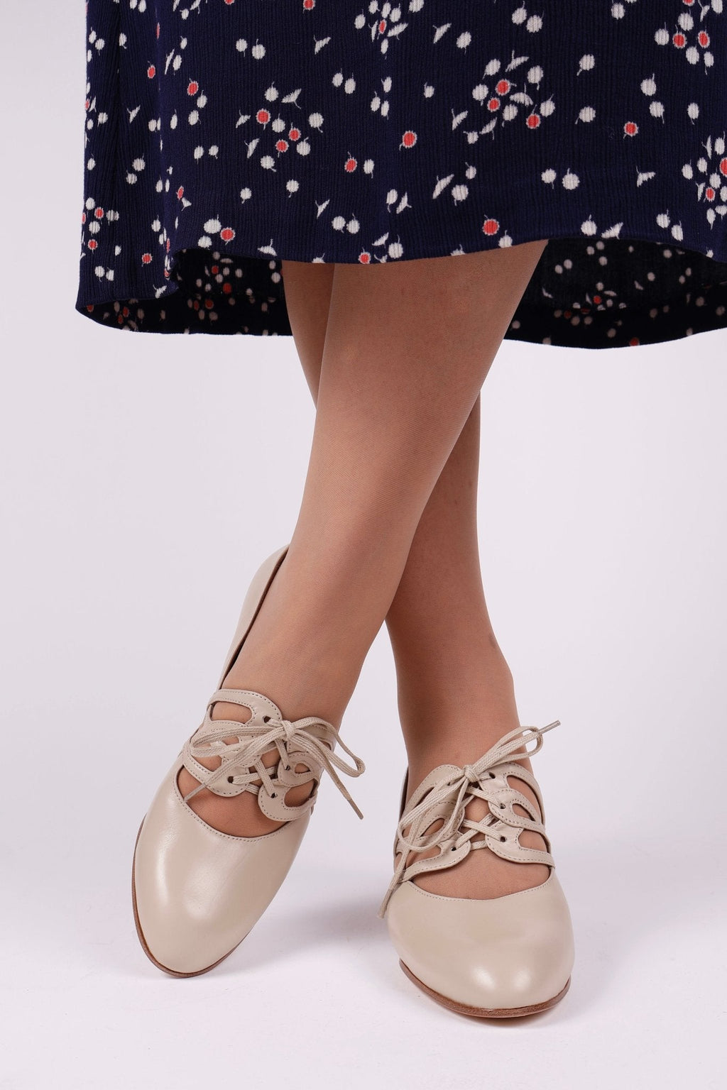 1930s everyday lace-up pumps- Off White - Eva