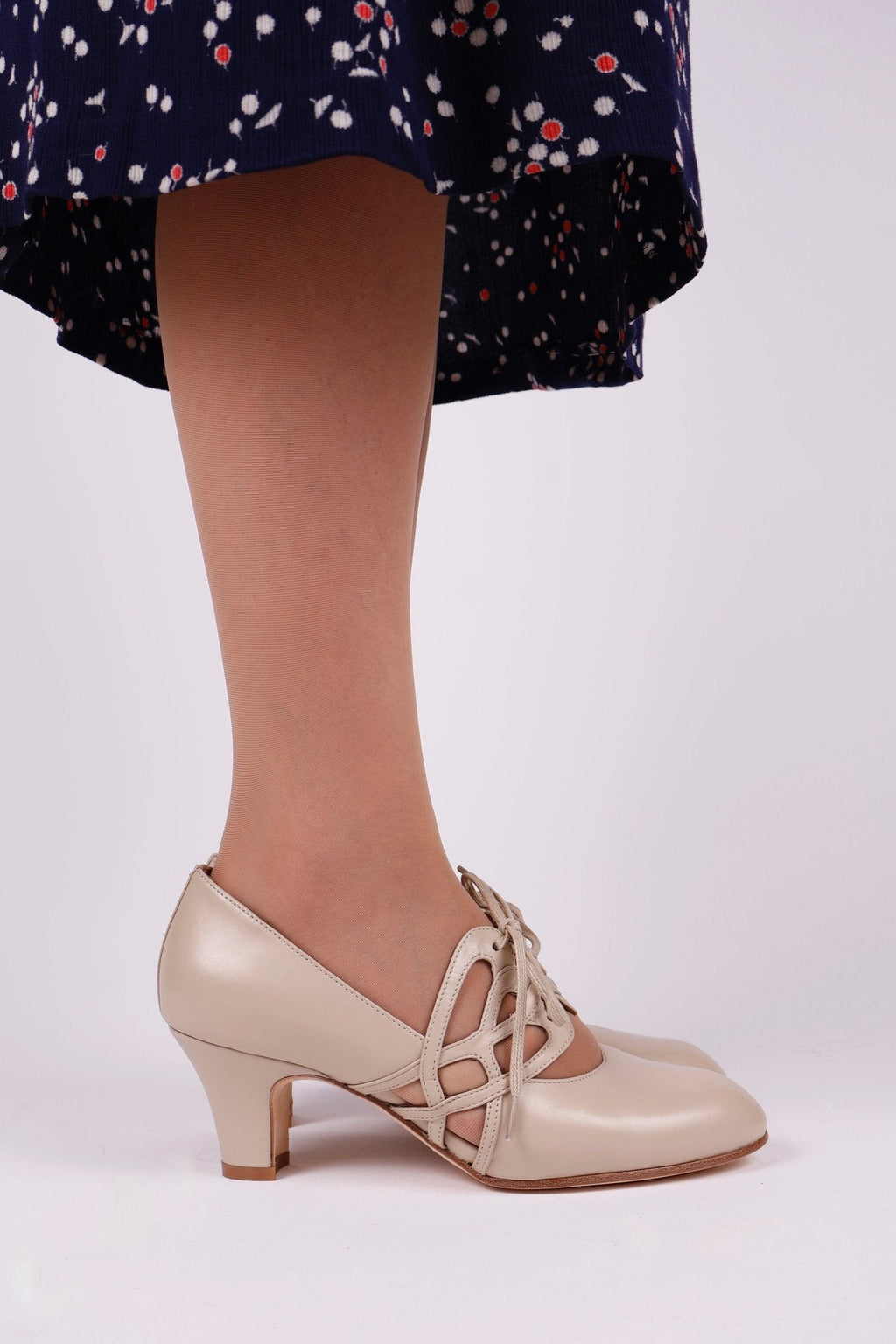 1930s everyday lace-up pumps- Off White - Eva