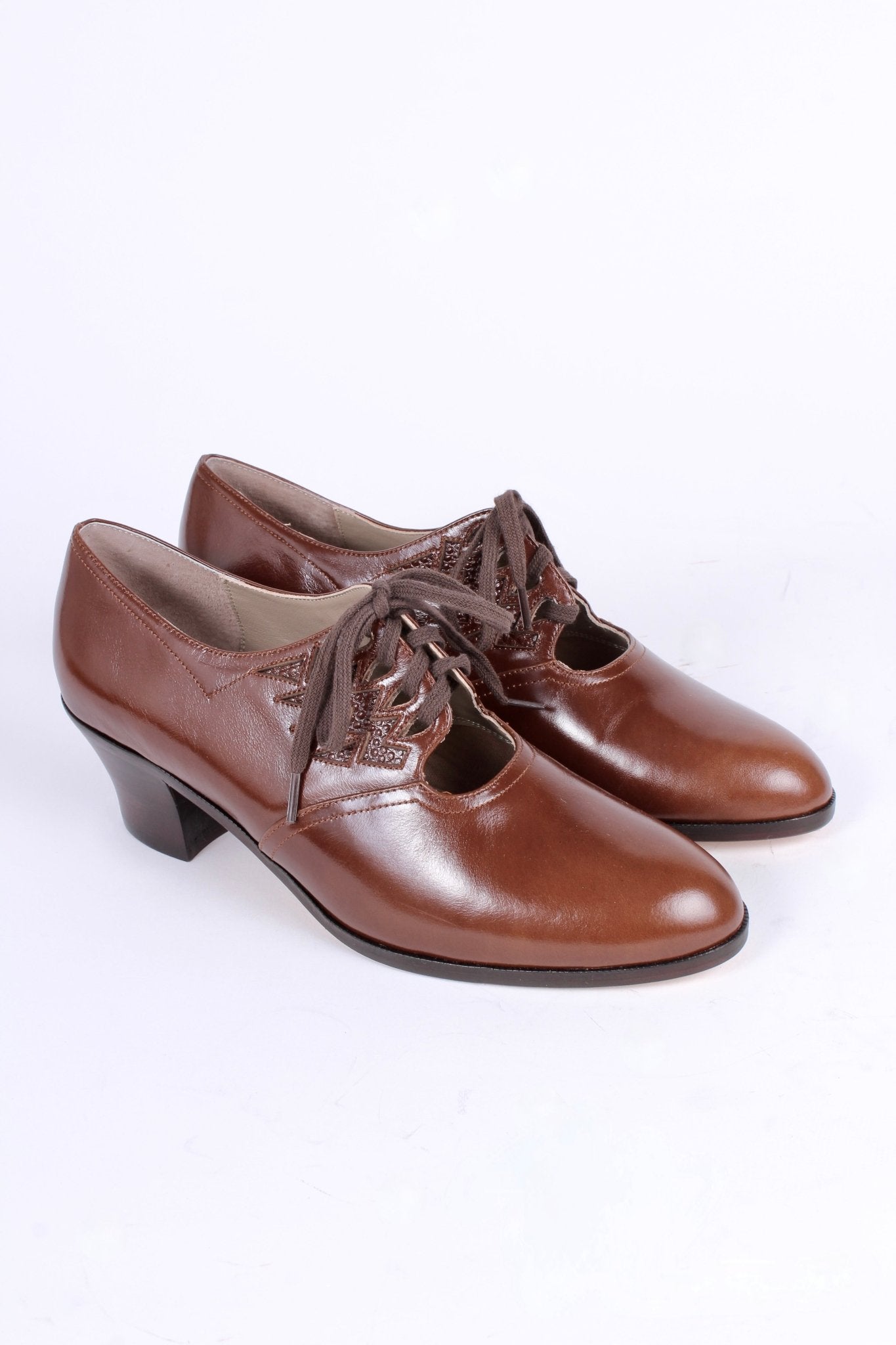 1930s Oxford shoes, brown, Emma