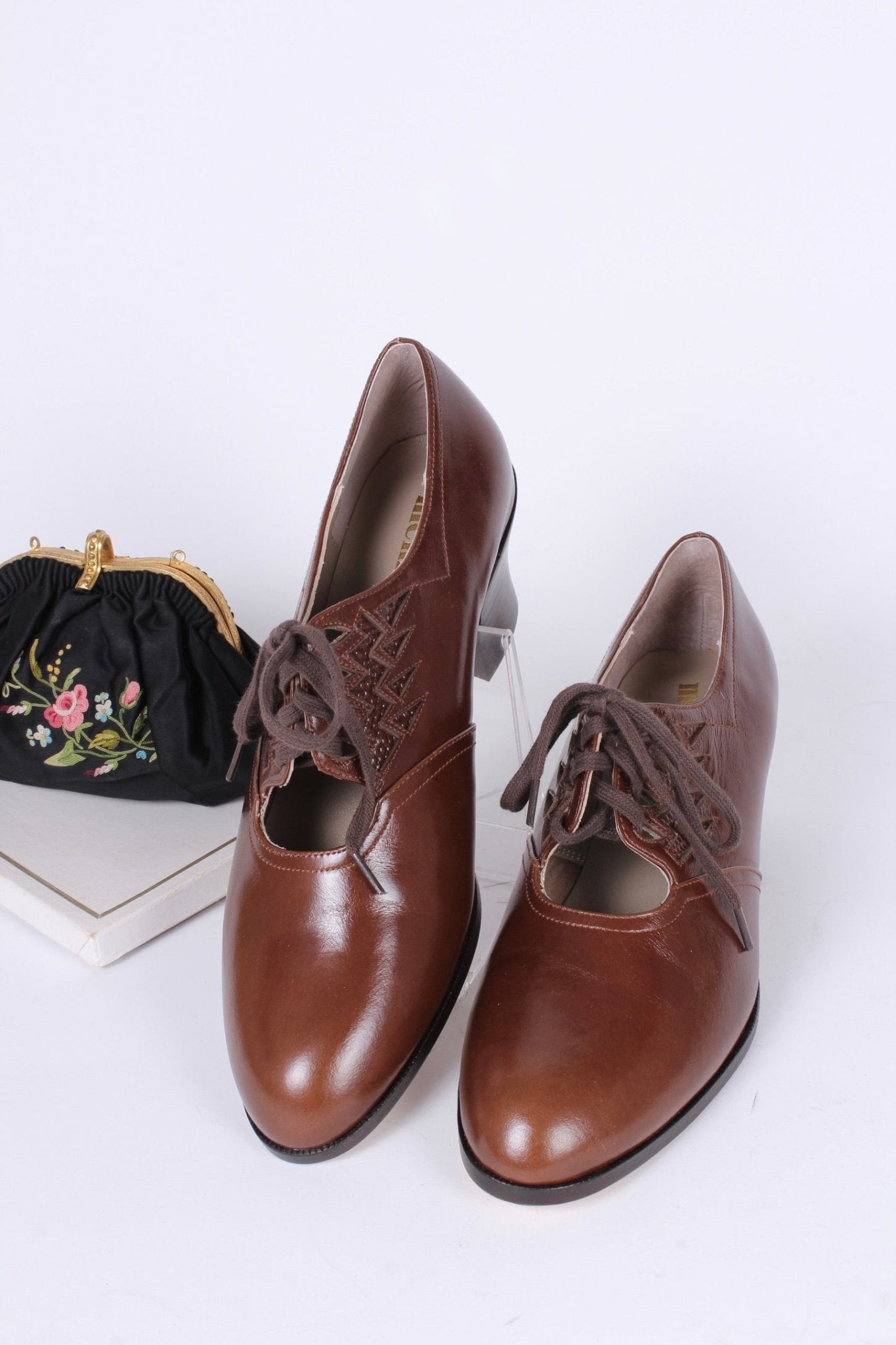 1930s Oxford shoes, brown, Emma