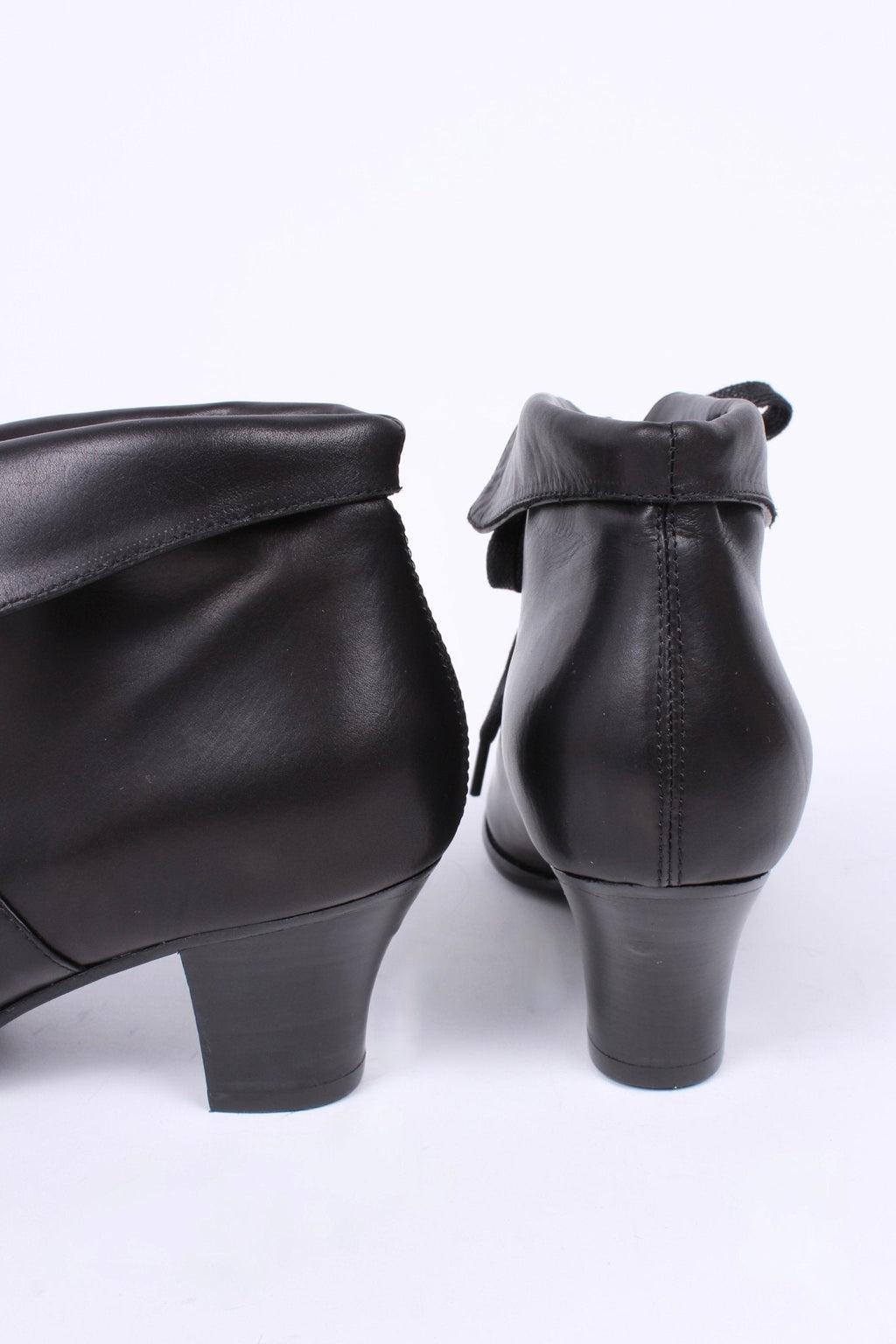 1930s style leather lace-up ankle boot - Black - Betty