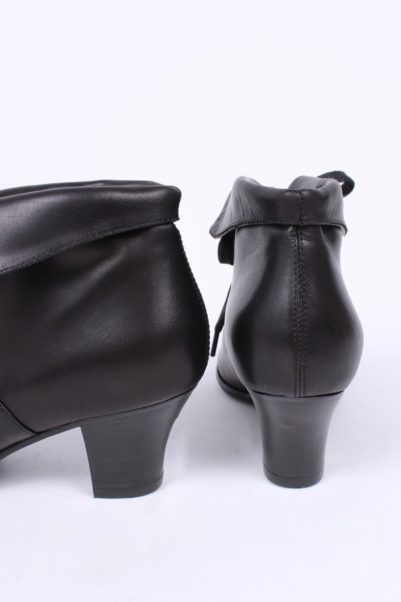 1930s style leather lace-up ankle boot - Black - Betty