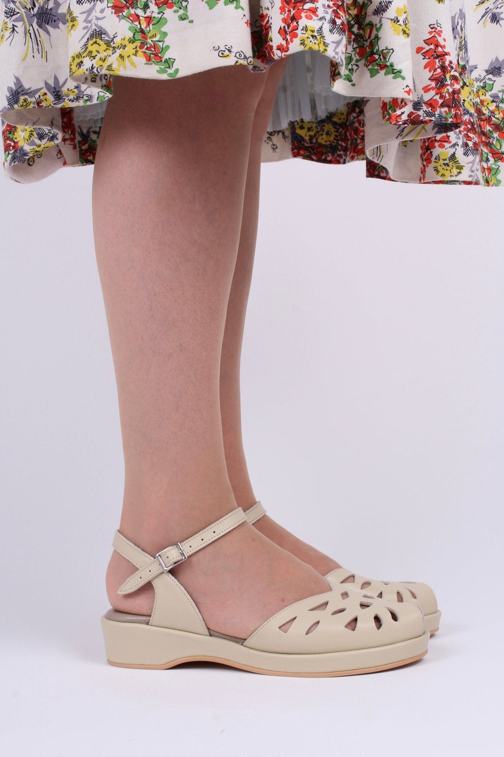 1940s / 50s summer wedge sandals - cream - Sidse