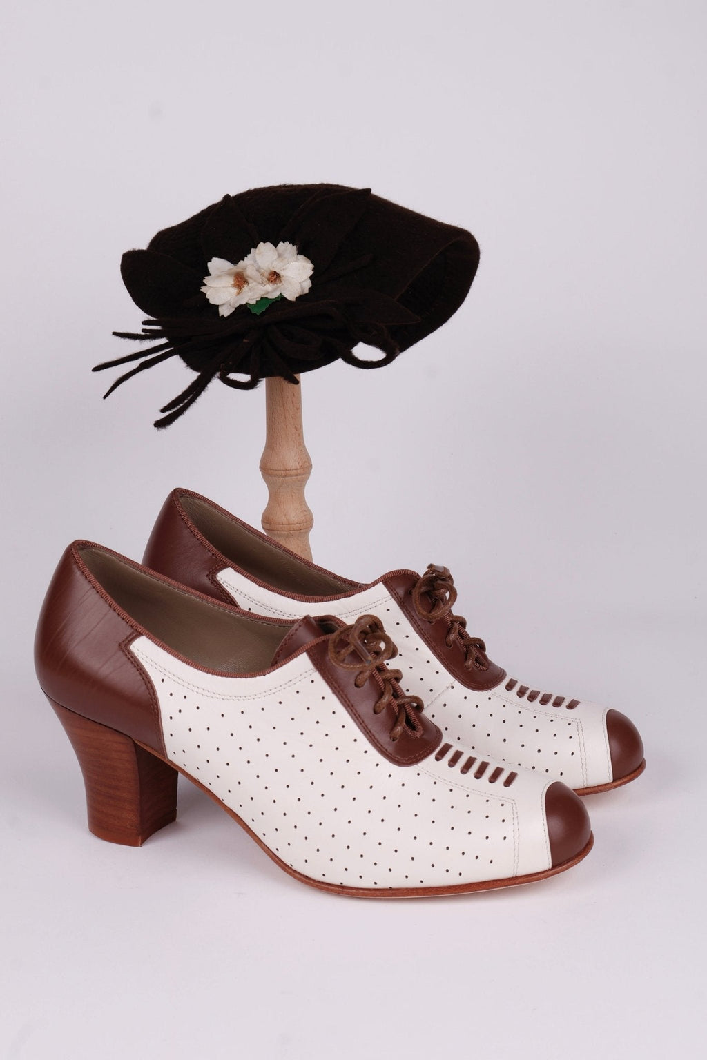 1940s Spectator Oxford pumps - Brown / Off-White - Lucy