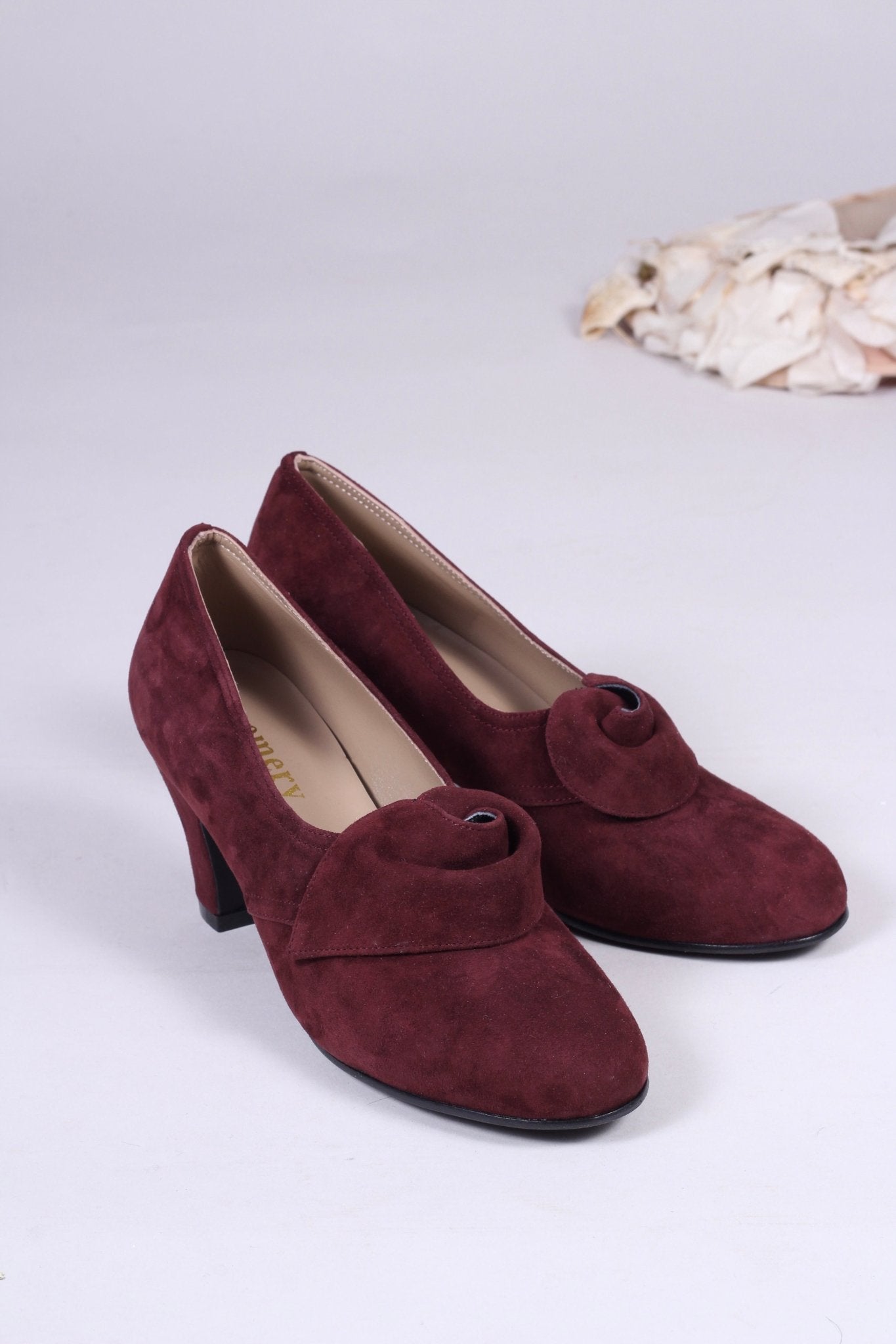1940s style suede pumps with a rosette - Plum - Luise