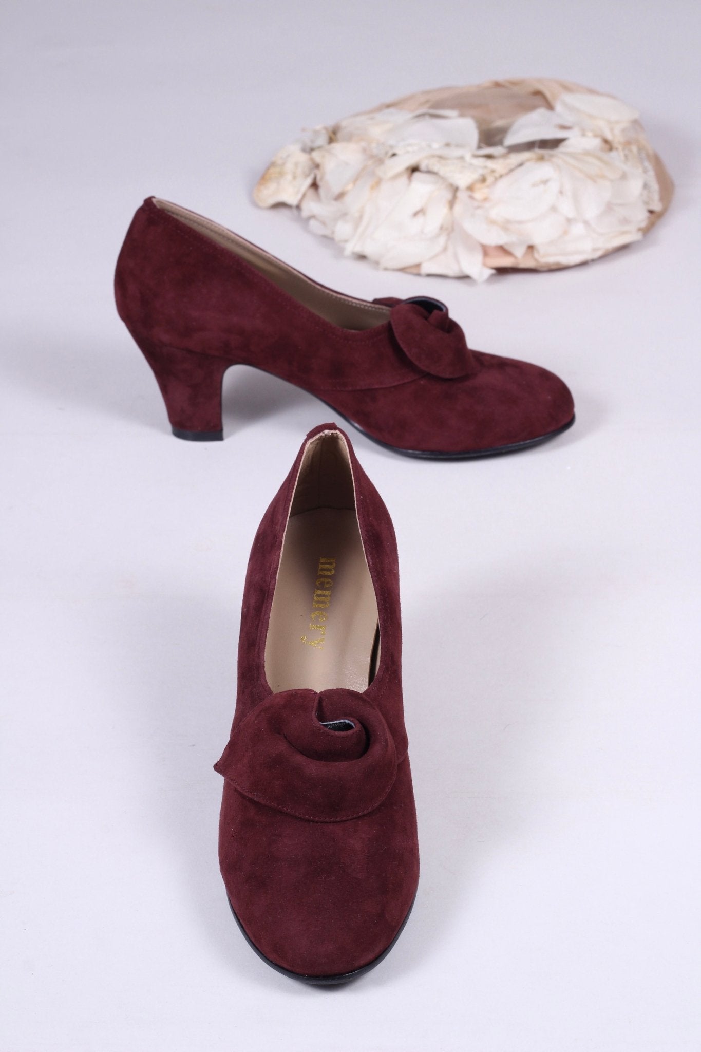 1940s style suede pumps with a rosette - Plum - Luise