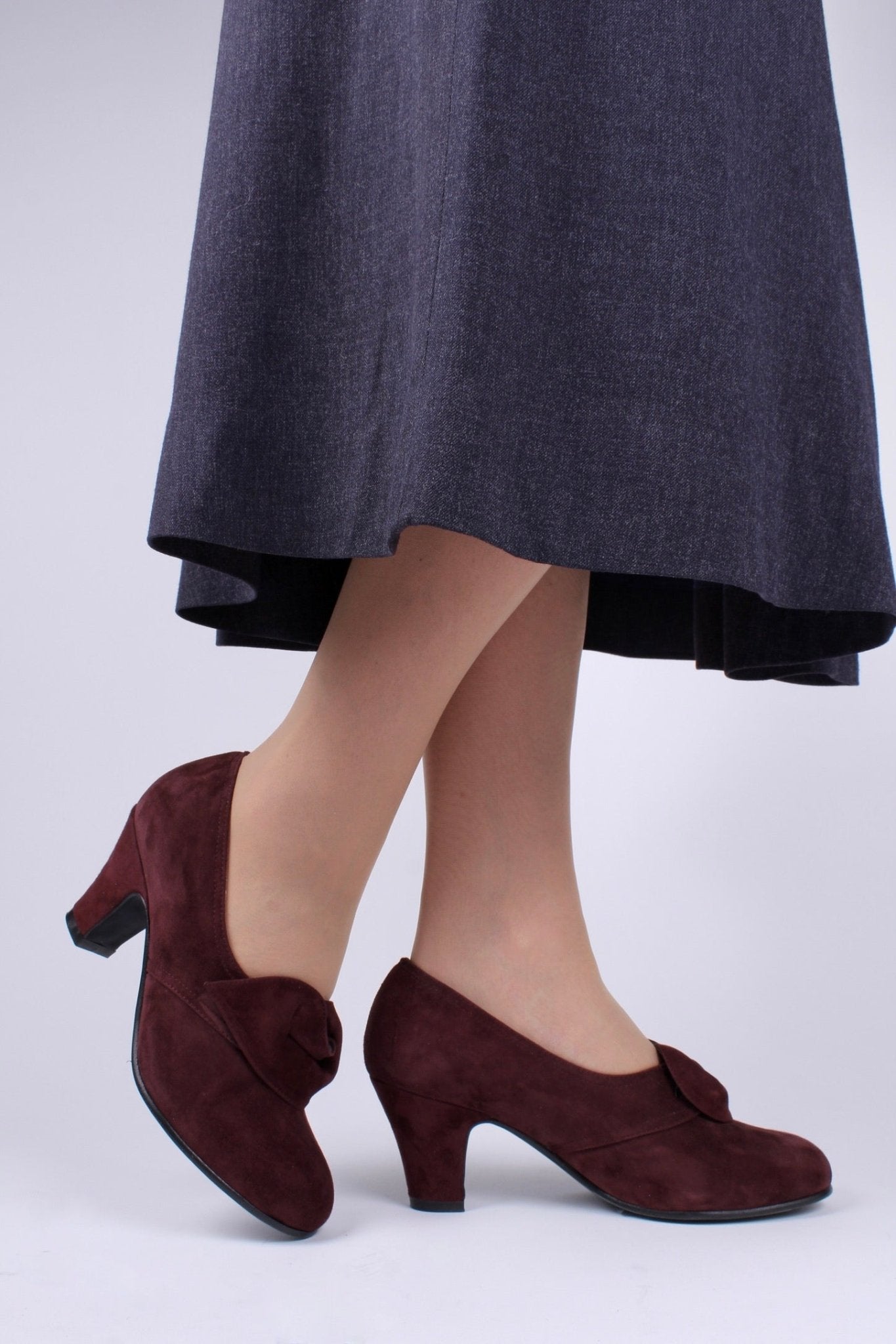 1940s style suede pumps with a rosette - Plum - Luise