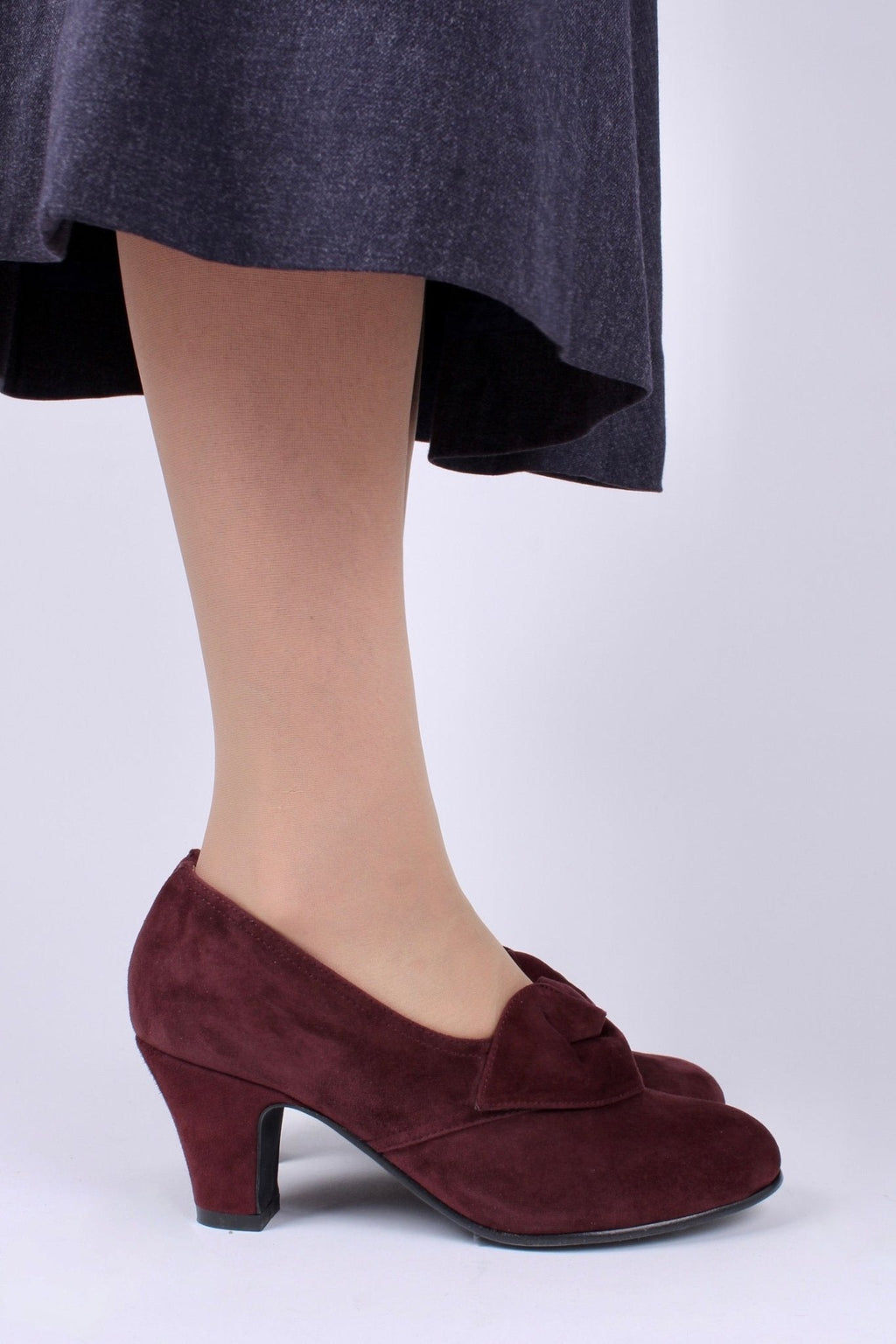 1940s style suede pumps with a rosette - Plum - Luise