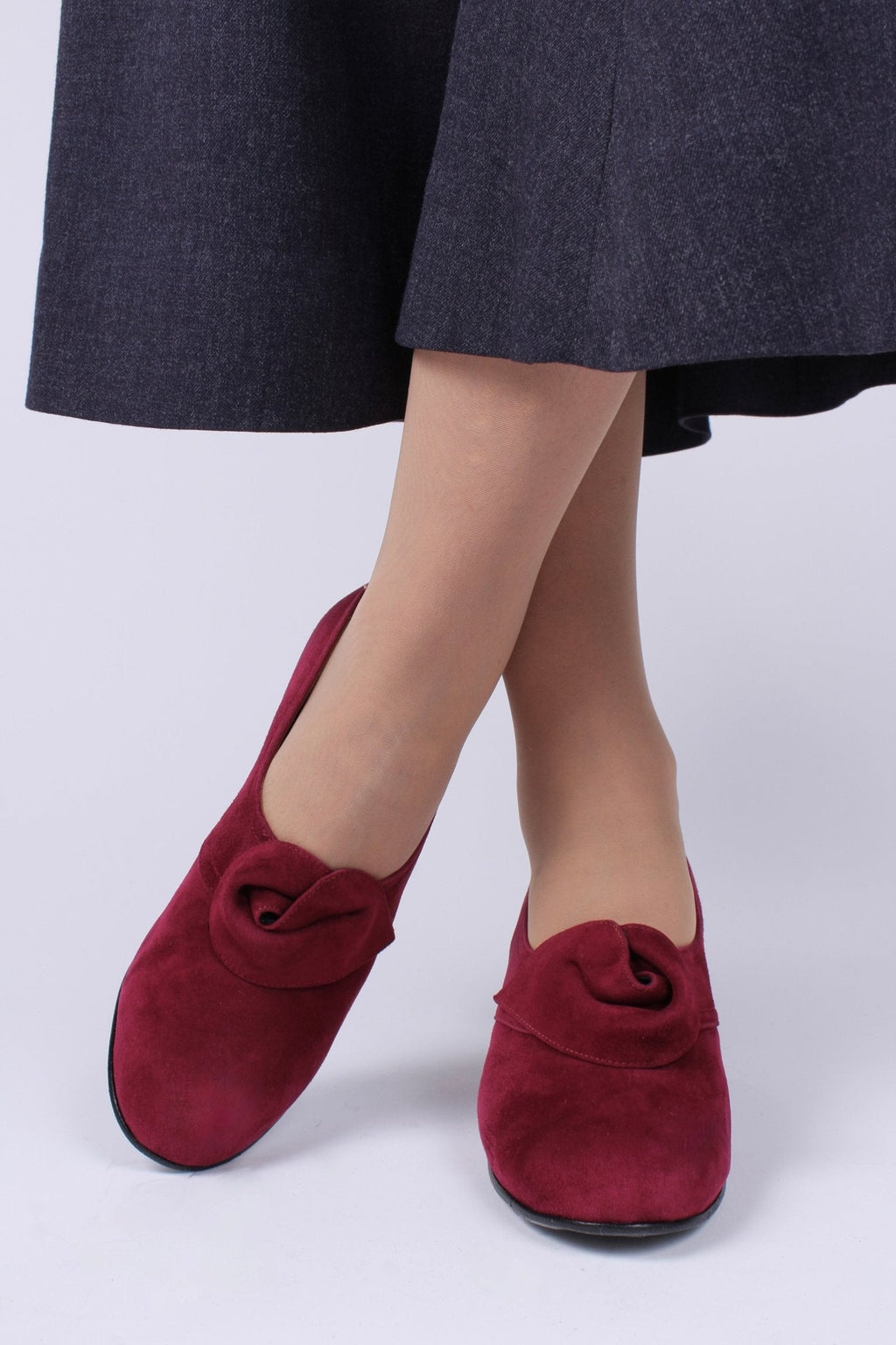 1940s style suede pumps with a rosette - Red - Luise