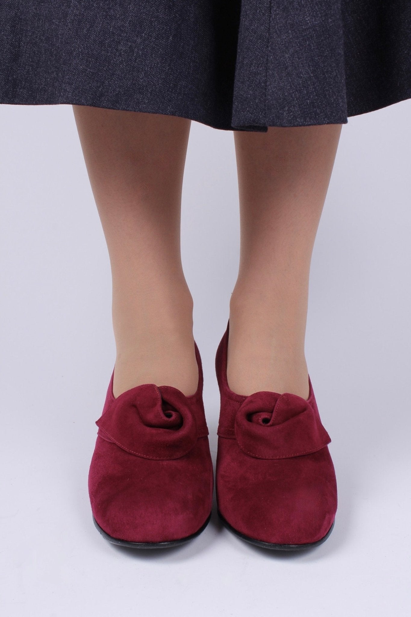 1940s style suede pumps with a rosette - Red - Luise