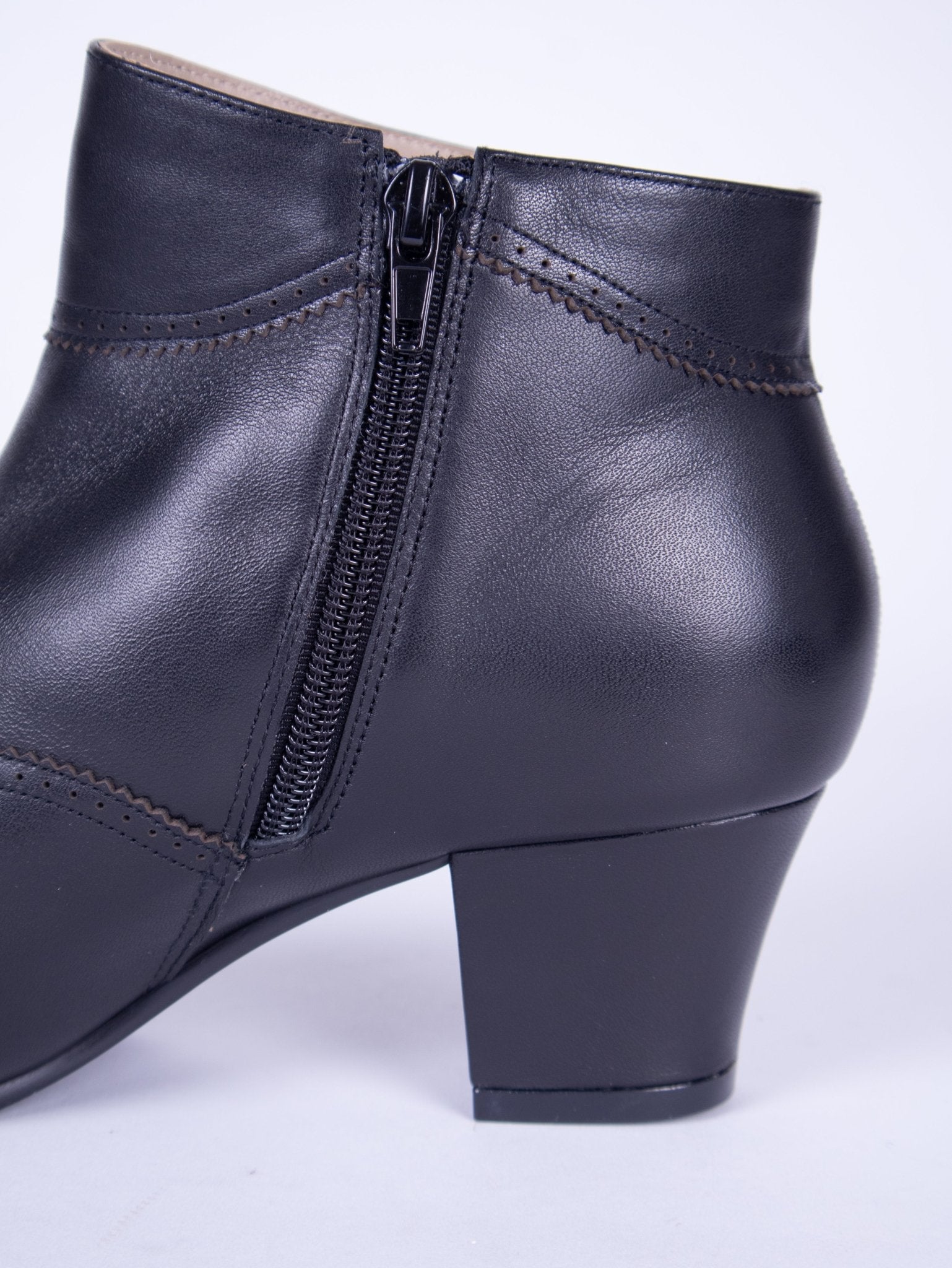 1940s Winter Ankle Boots – Black – Marion