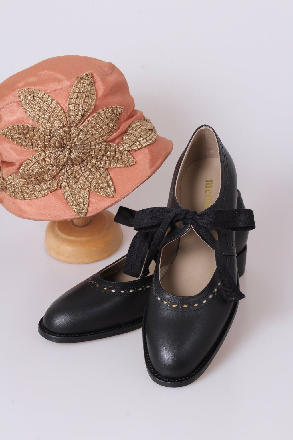 Early 1930s flats with cutouts - Black- Anna