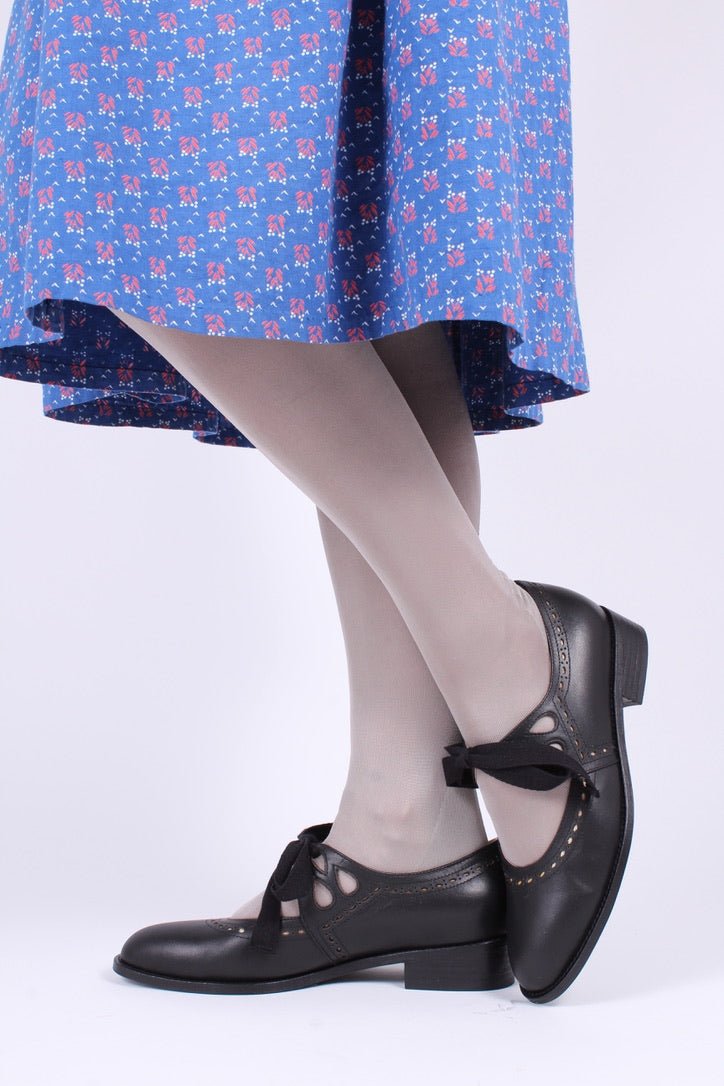 Early 1930s flats with cutouts - Black- Anna