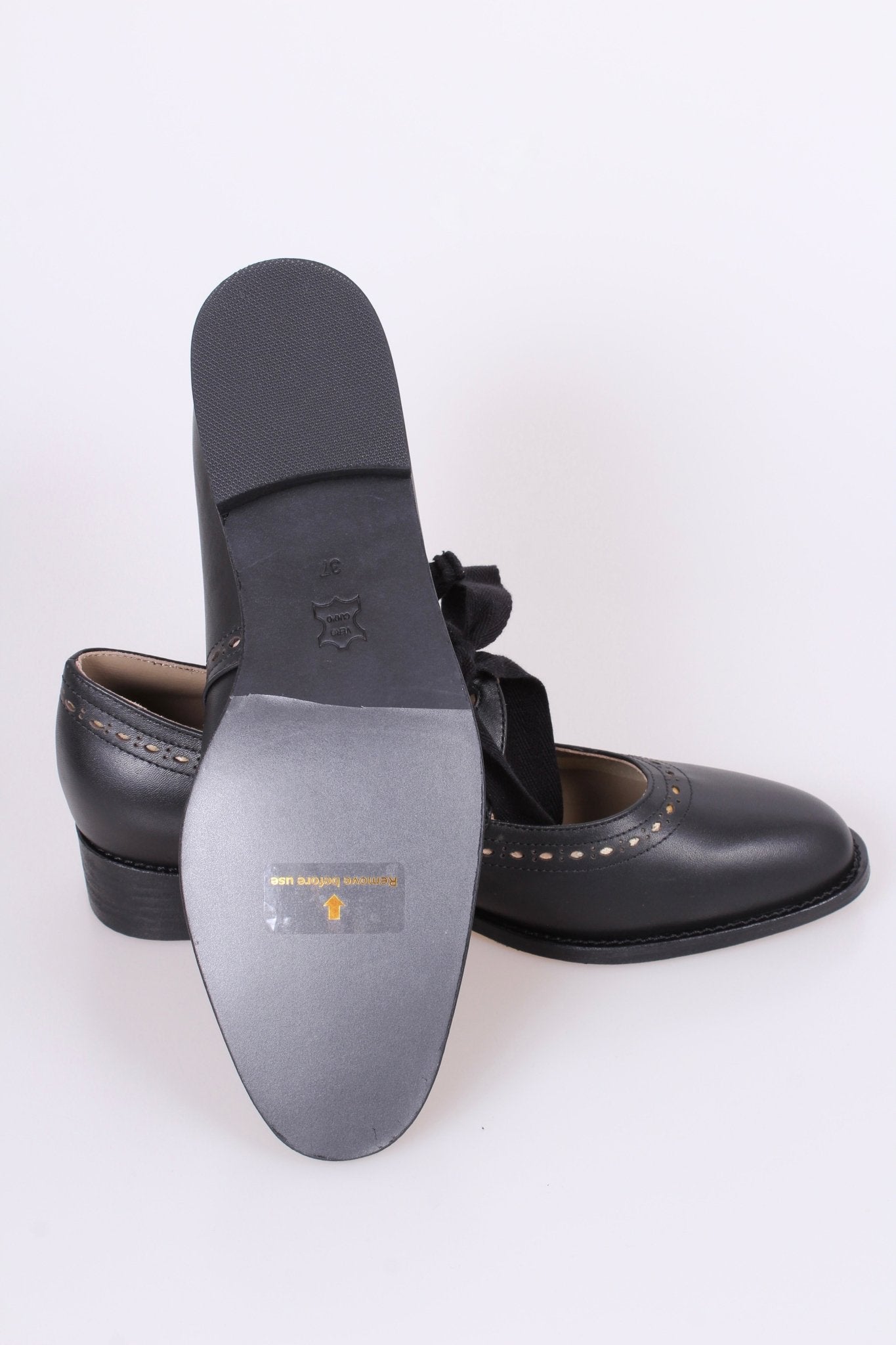 Early 1930s flats with cutouts - Black- Anna