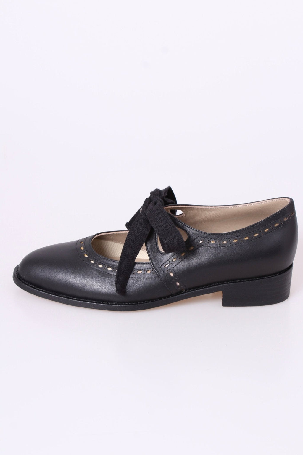 Early 1930s flats with cutouts - Black- Anna