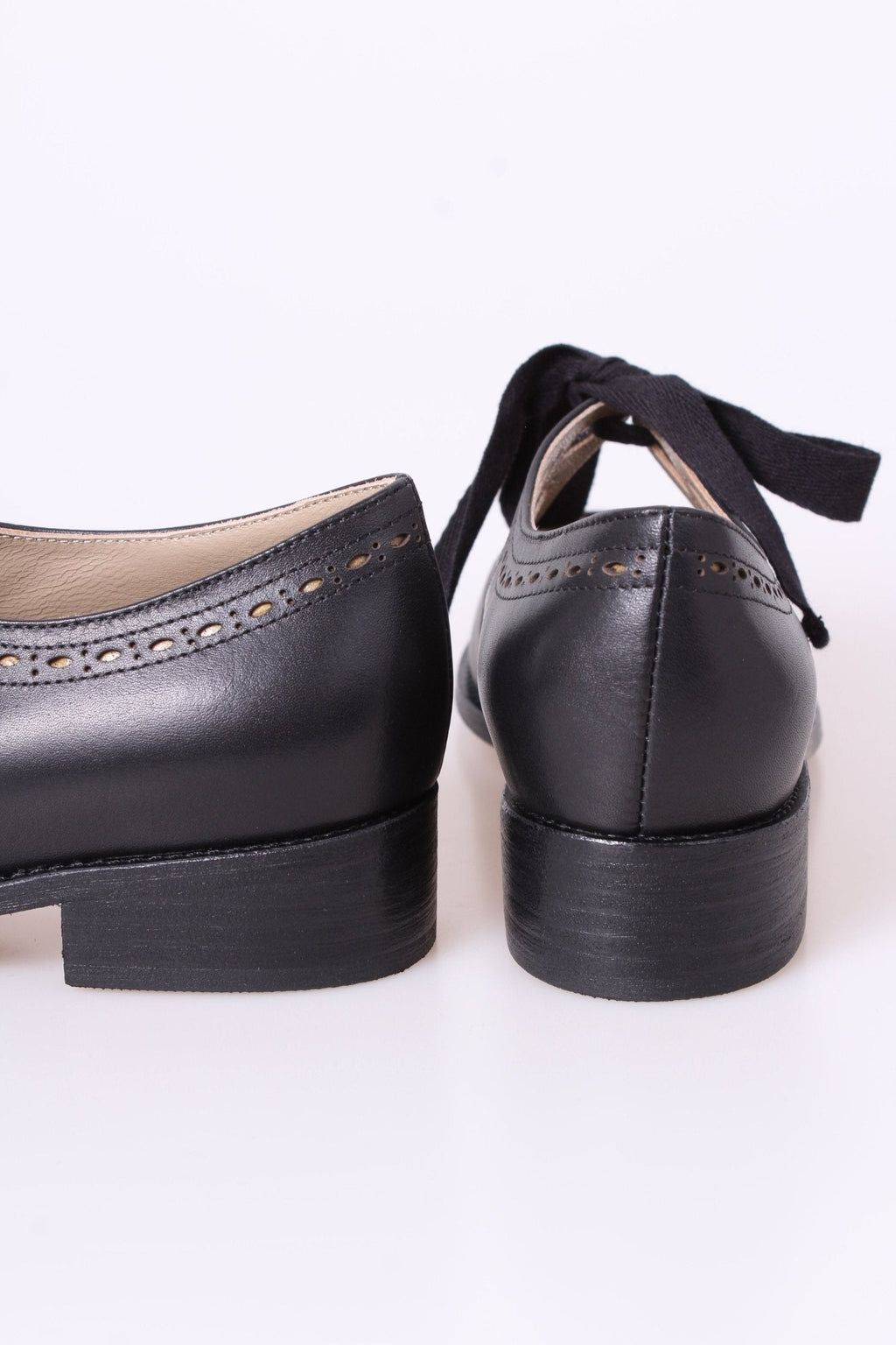 Early 1930s flats with cutouts - Black- Anna