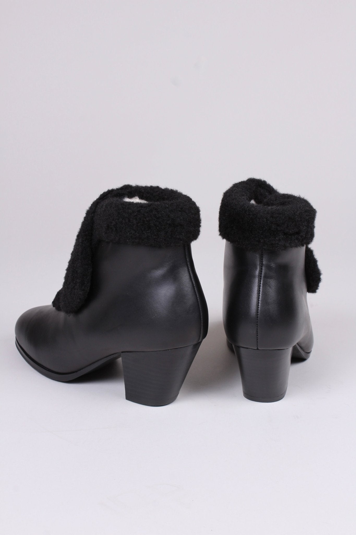 40s and 50s style pump booties with wool - Black - Maria