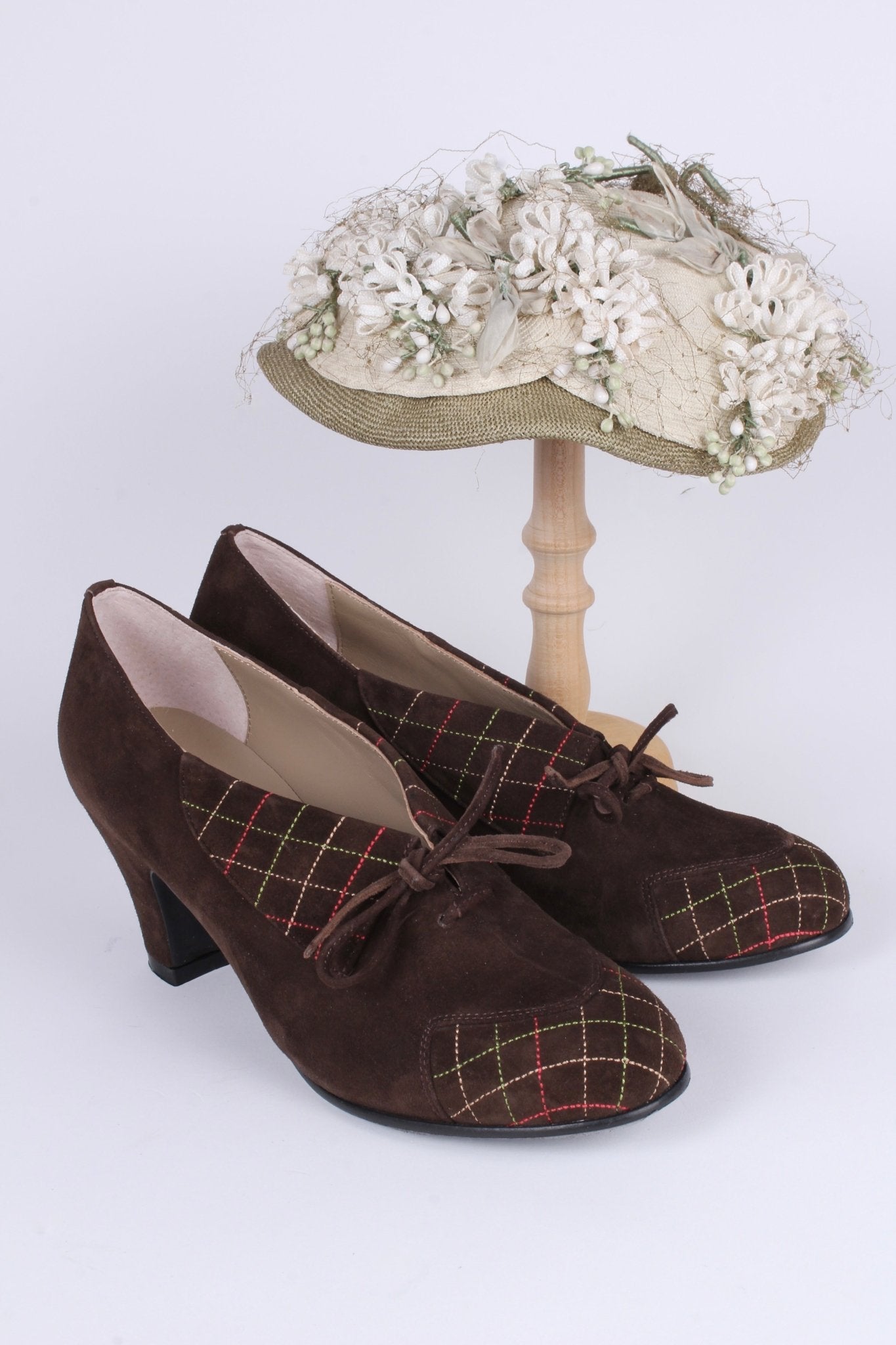 1940s Suede Pumps with Colored Trim – Brown – Edith