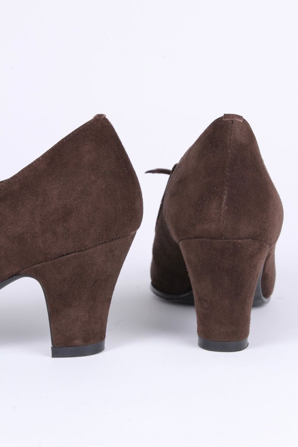 1940s Suede Pumps with Colored Trim – Brown – Edith