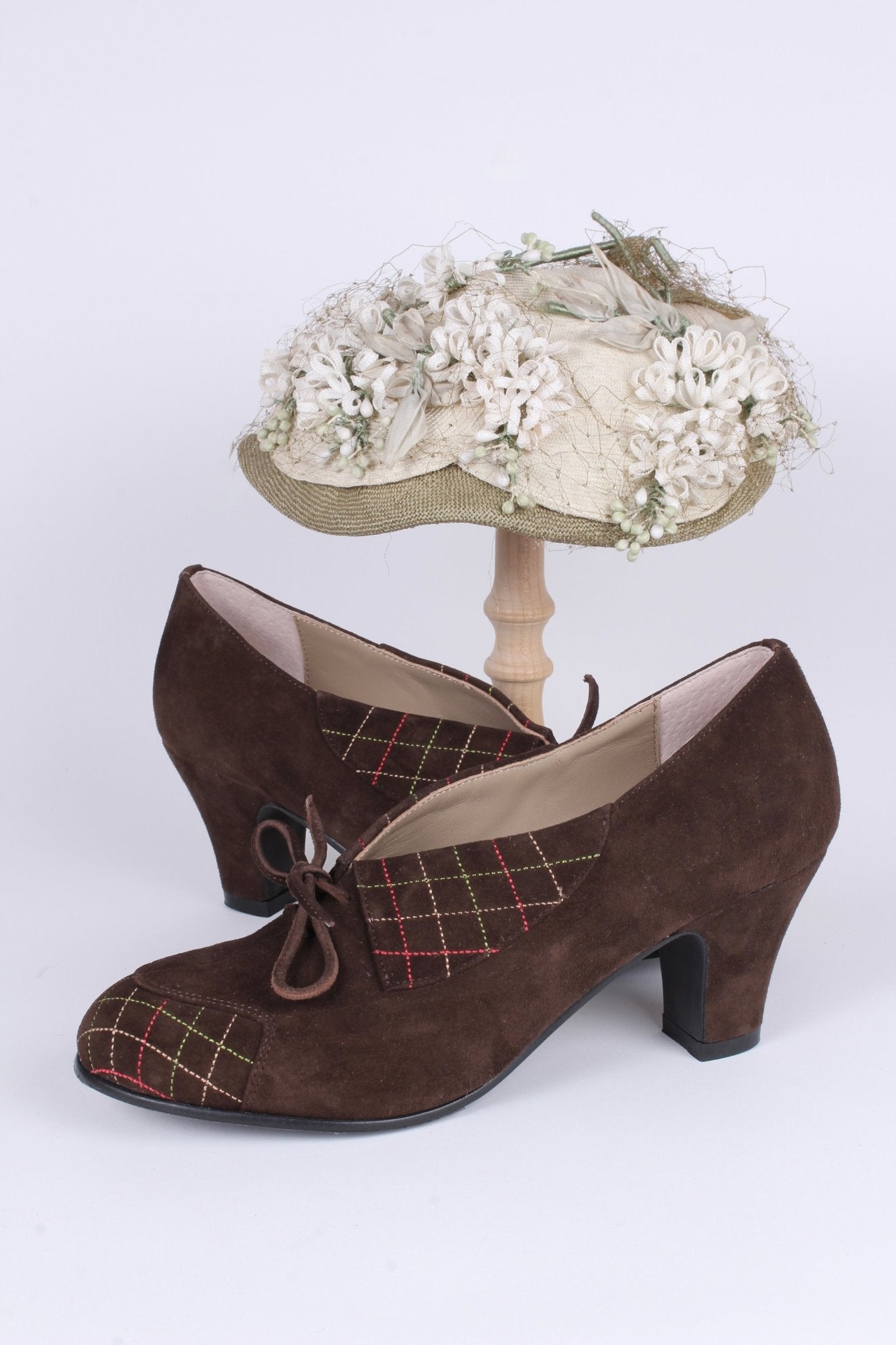 1940s Suede Pumps with Colored Trim – Brown – Edith