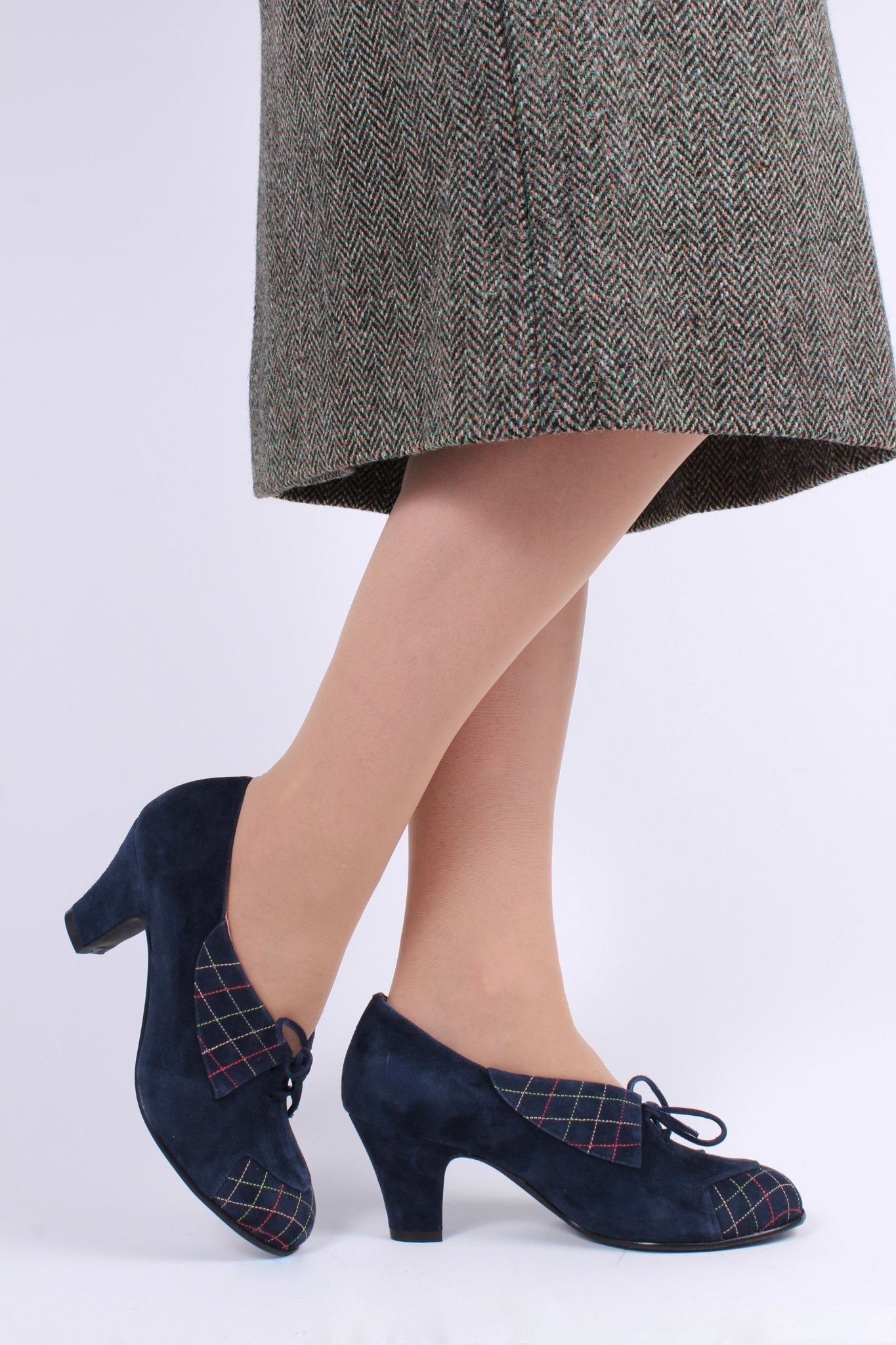 1940s Suede Pumps with Colored Trim – Navy – Edith