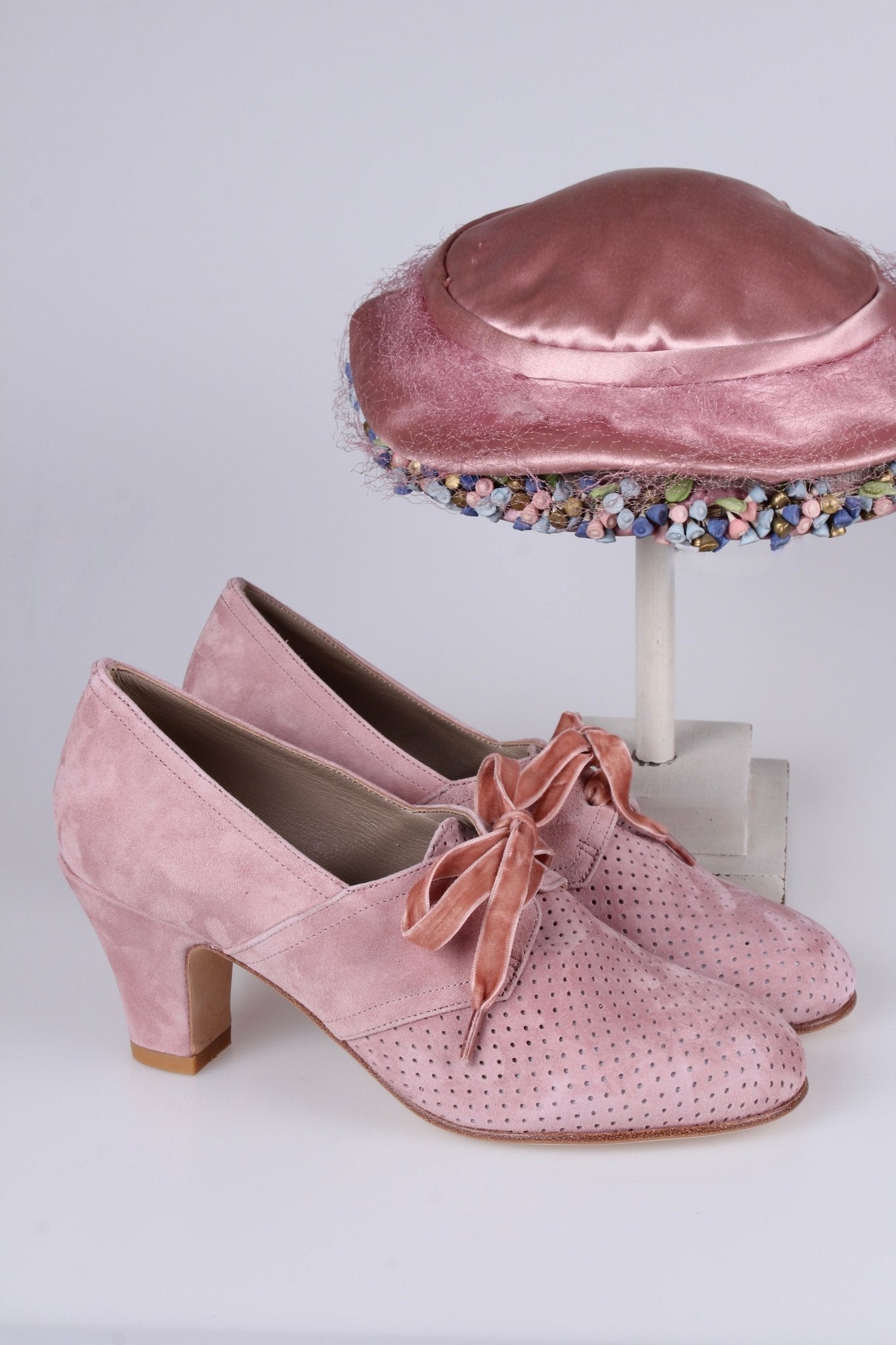 1940s pumps in suede with velvet laces - Powder Rose - Esther