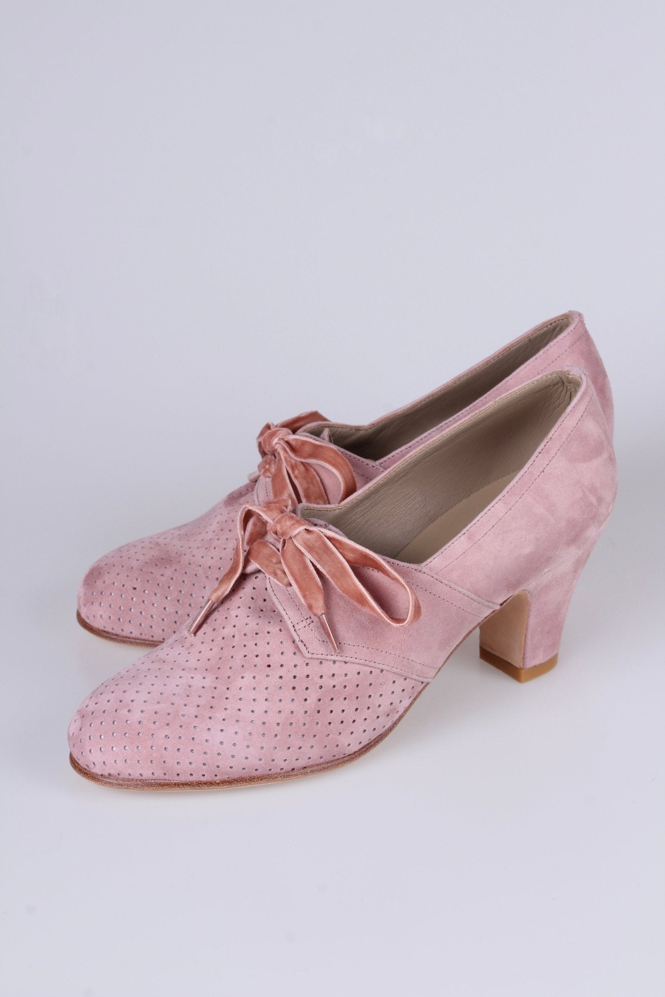 1940s pumps in suede with velvet laces - Powder Rose - Esther