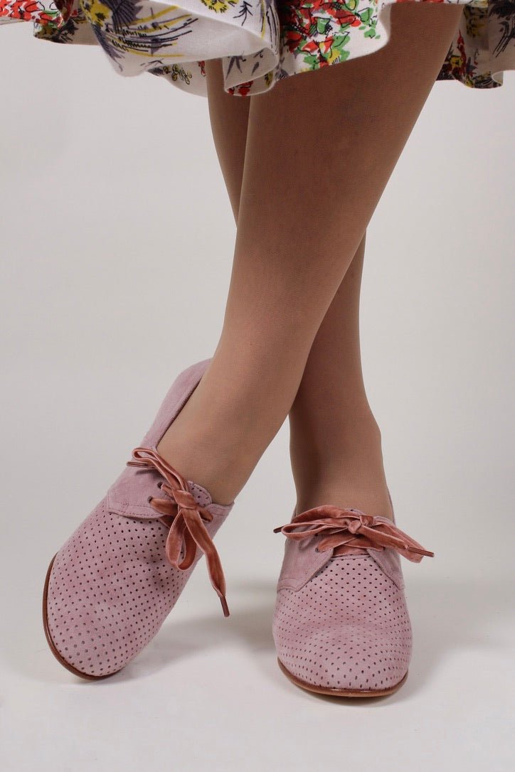 1940s pumps in suede with velvet laces - Powder Rose - Esther