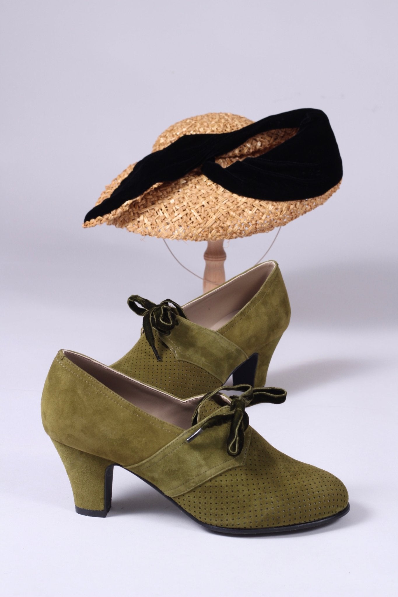 1940s pumps in suede with velvet laces - Green - Esther