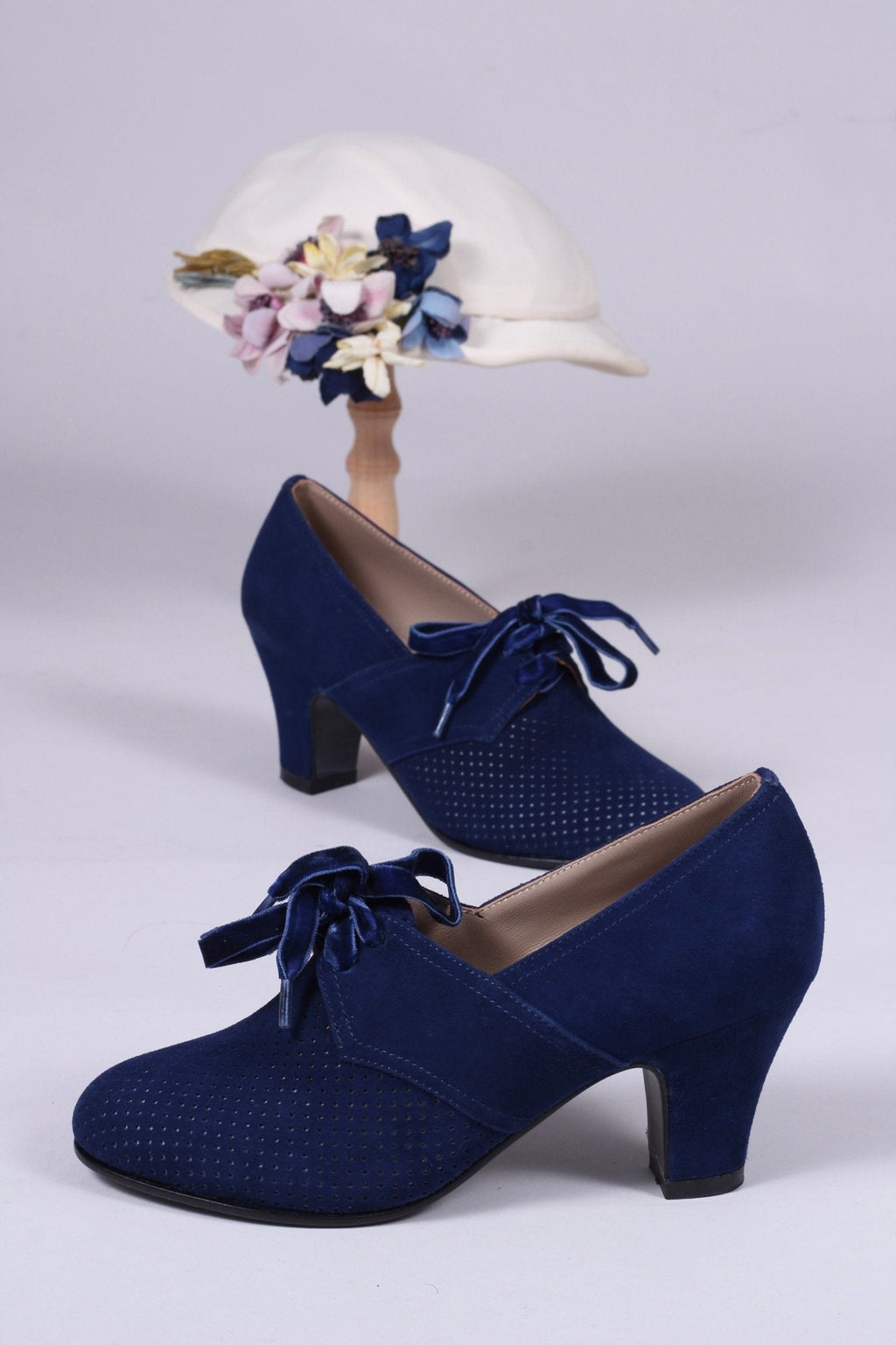 1940s pumps in suede with velvet laces - Navy Blue - Esther