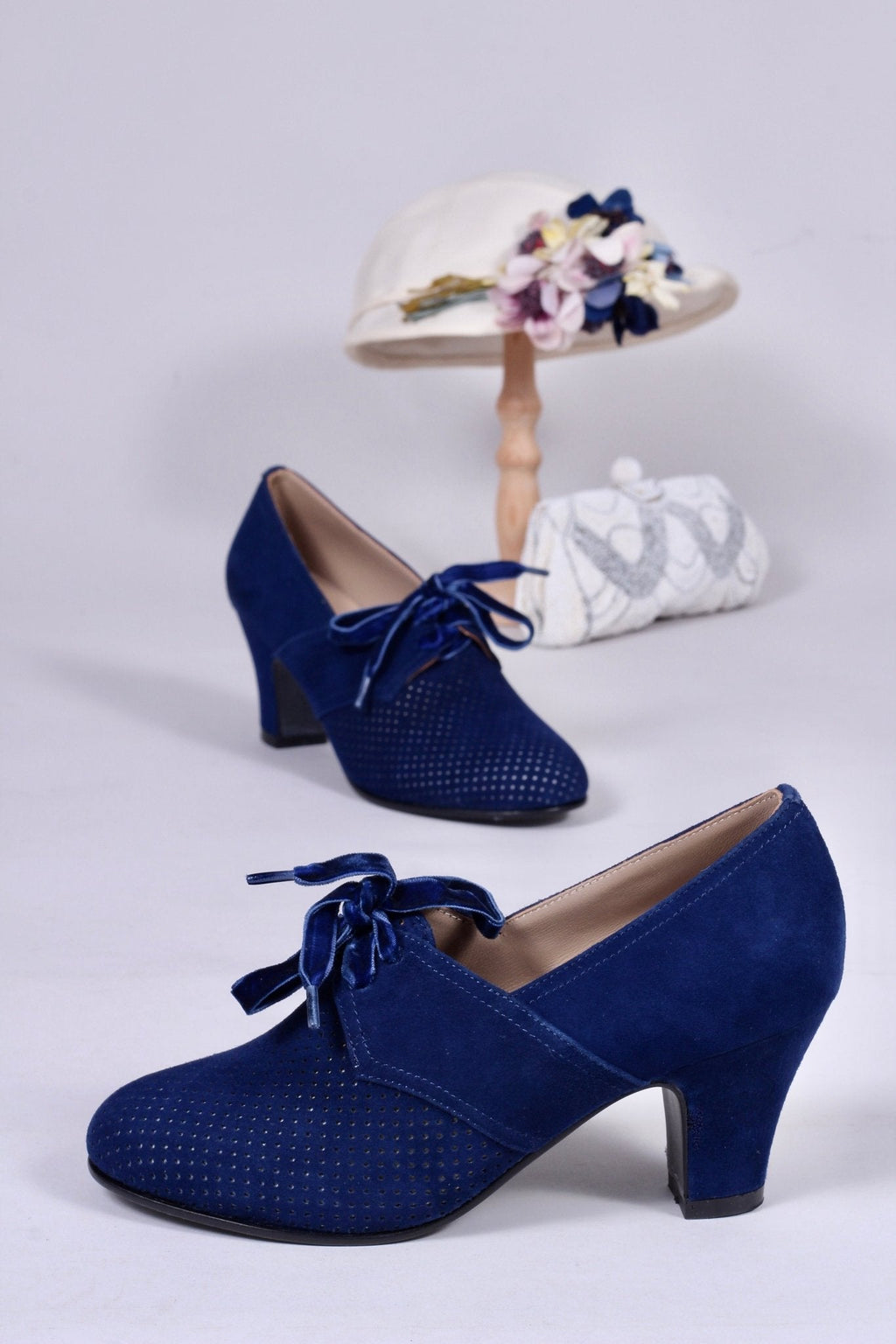 1940s pumps in suede with velvet laces - Navy Blue - Esther