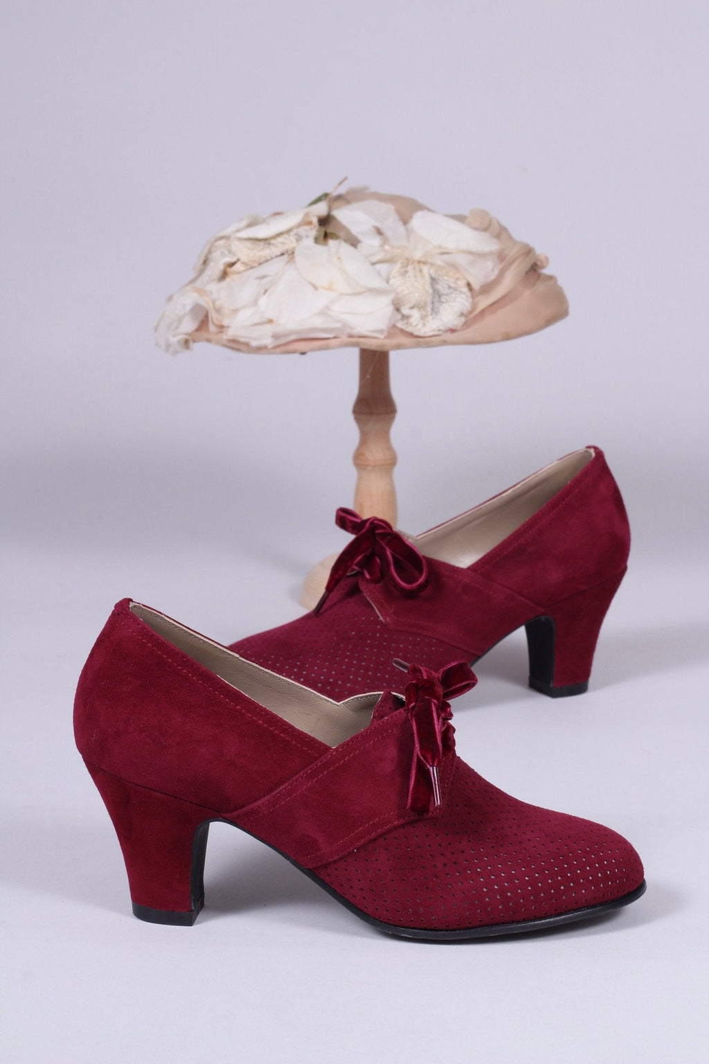 1940s pumps in suede with velvet laces - Burgundy Red - Esther