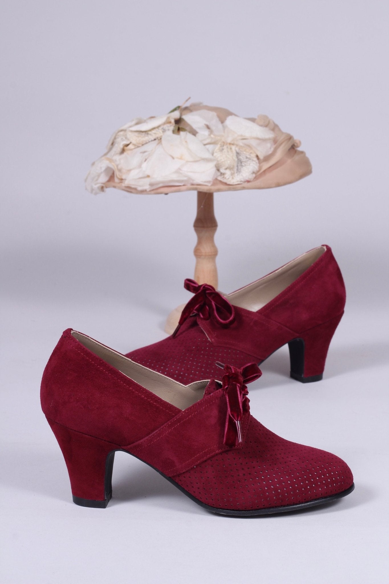 1940s pumps in suede with velvet laces - Burgundy Red - Esther