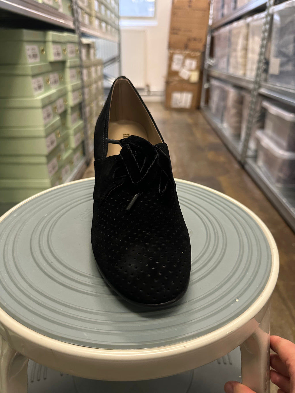 1940s pumps in suede with velvet laces - Black - Esther