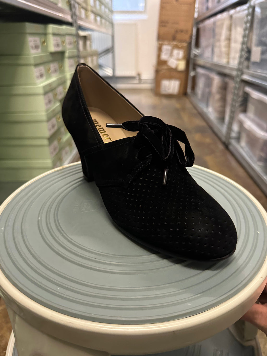 1940s pumps in suede with velvet laces - Black - Esther