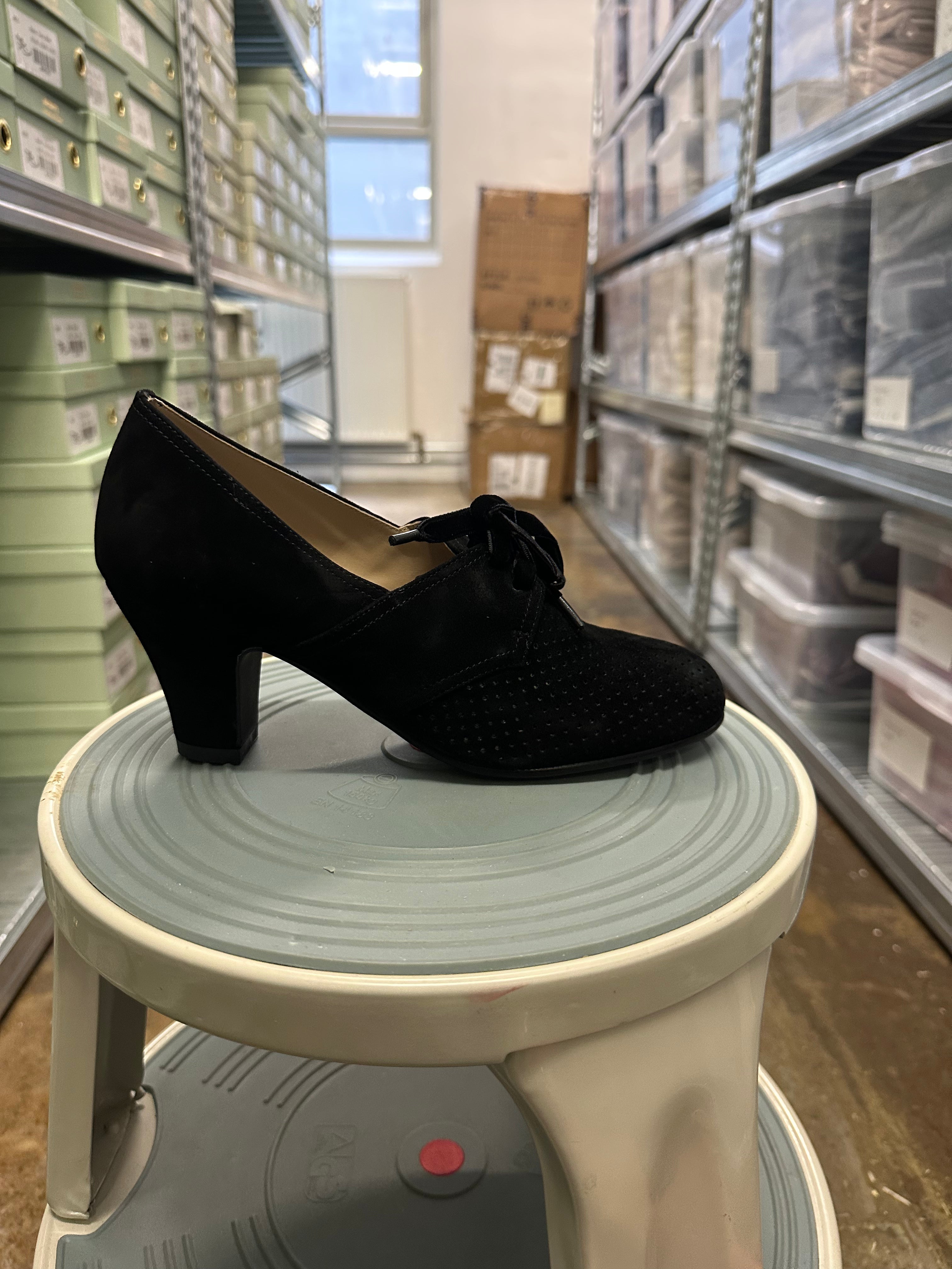 1940s pumps in suede with velvet laces - Black - Esther
