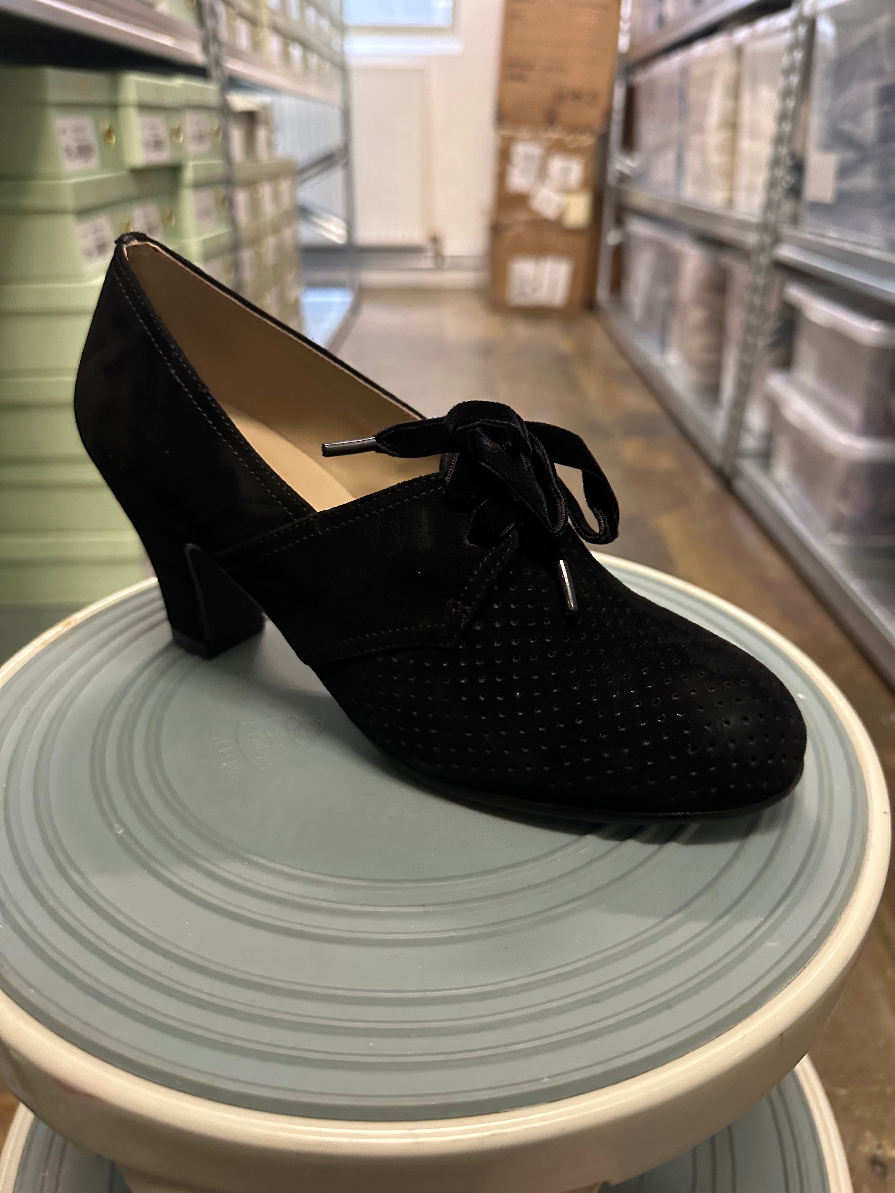 1940s pumps in suede with velvet laces - Black - Esther