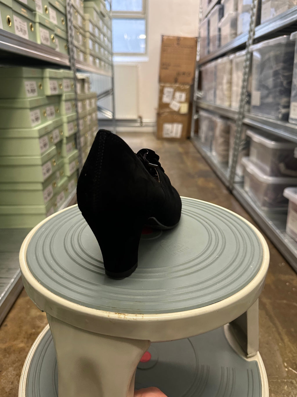 1940s pumps in suede with velvet laces - Black - Esther