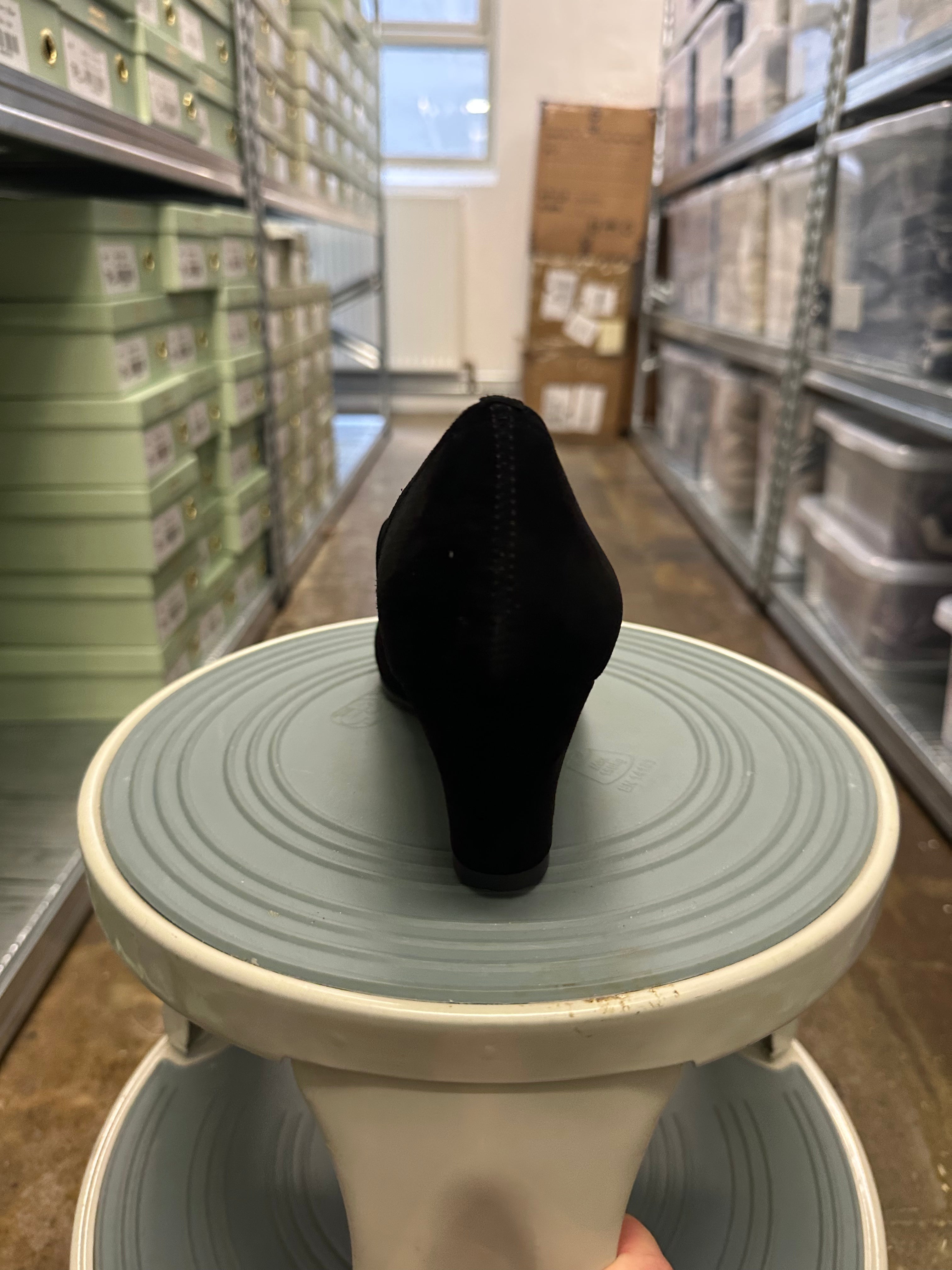 1940s pumps in suede with velvet laces - Black - Esther