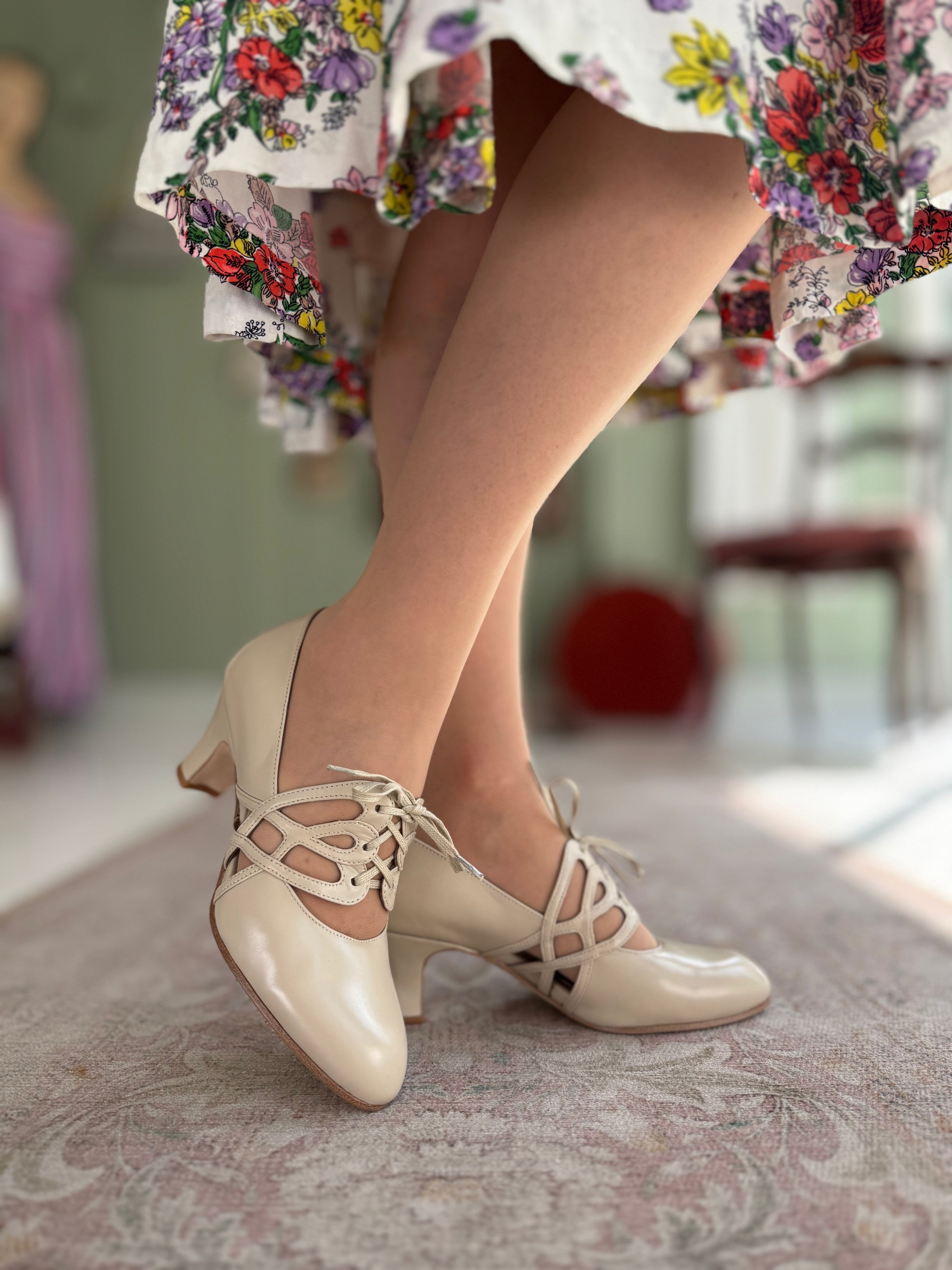 1930s everyday lace-up pumps- Off White - Eva