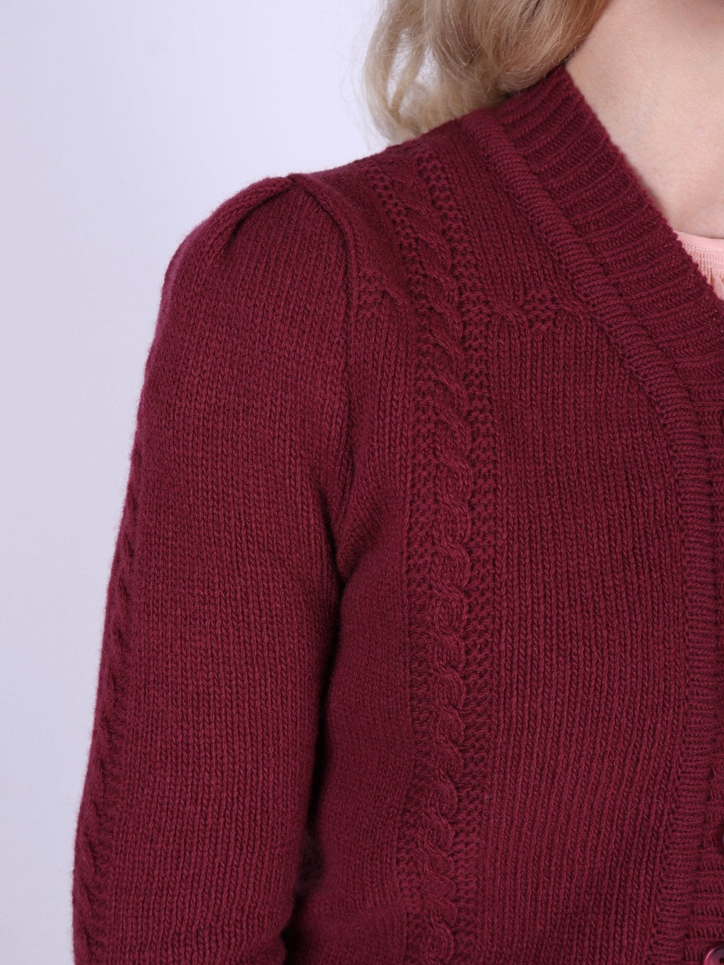 Cute and feminine cable knit 1940s cardigan - Merino - Burgundy - Astrid