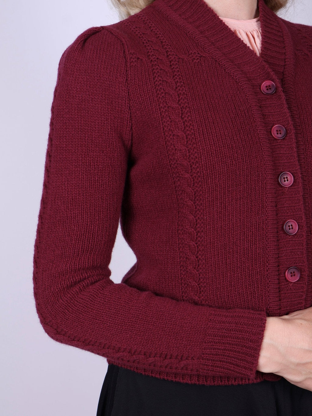 Cute and feminine cable knit 1940s cardigan - Merino - Burgundy - Astrid