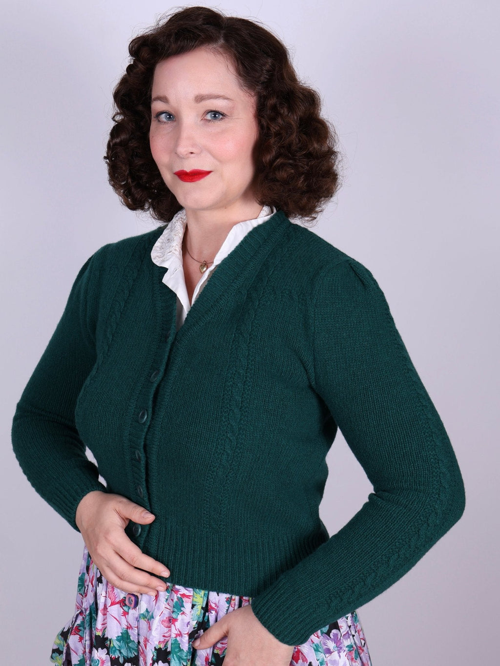 Cute and feminine cable knit 1940s cardigan - Merino - Emerald green - Astrid