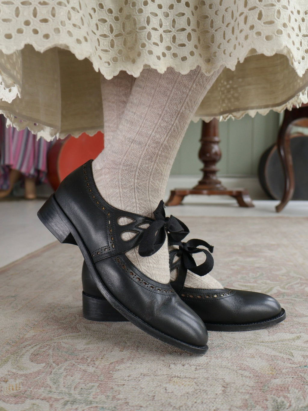 Early 1930s flats with cutouts - Black- Anna