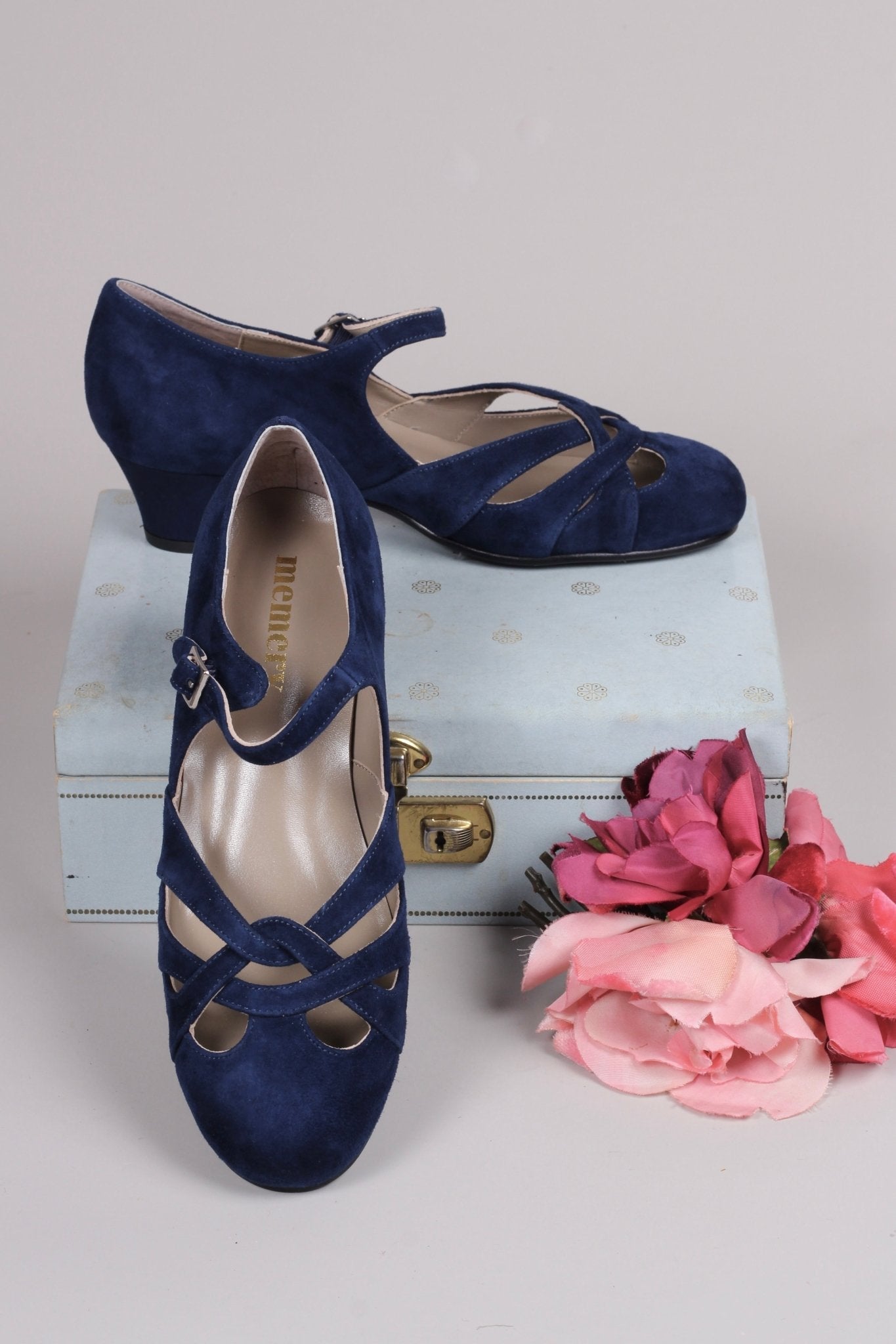 Late 1930s / early 1940s suede shoes  - Navy blue- Ida