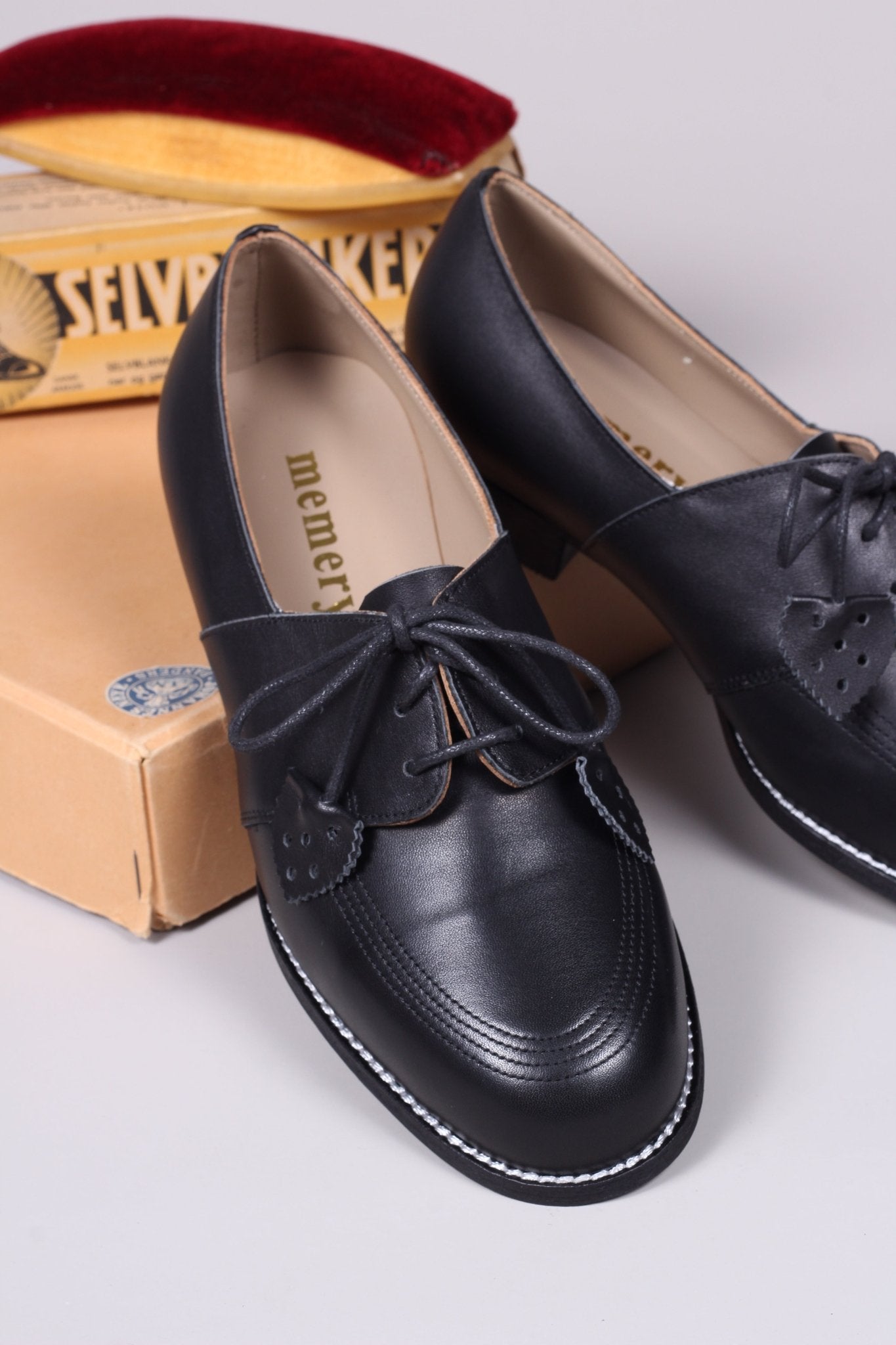 40s Derby shoe with tassels - Black - Billie